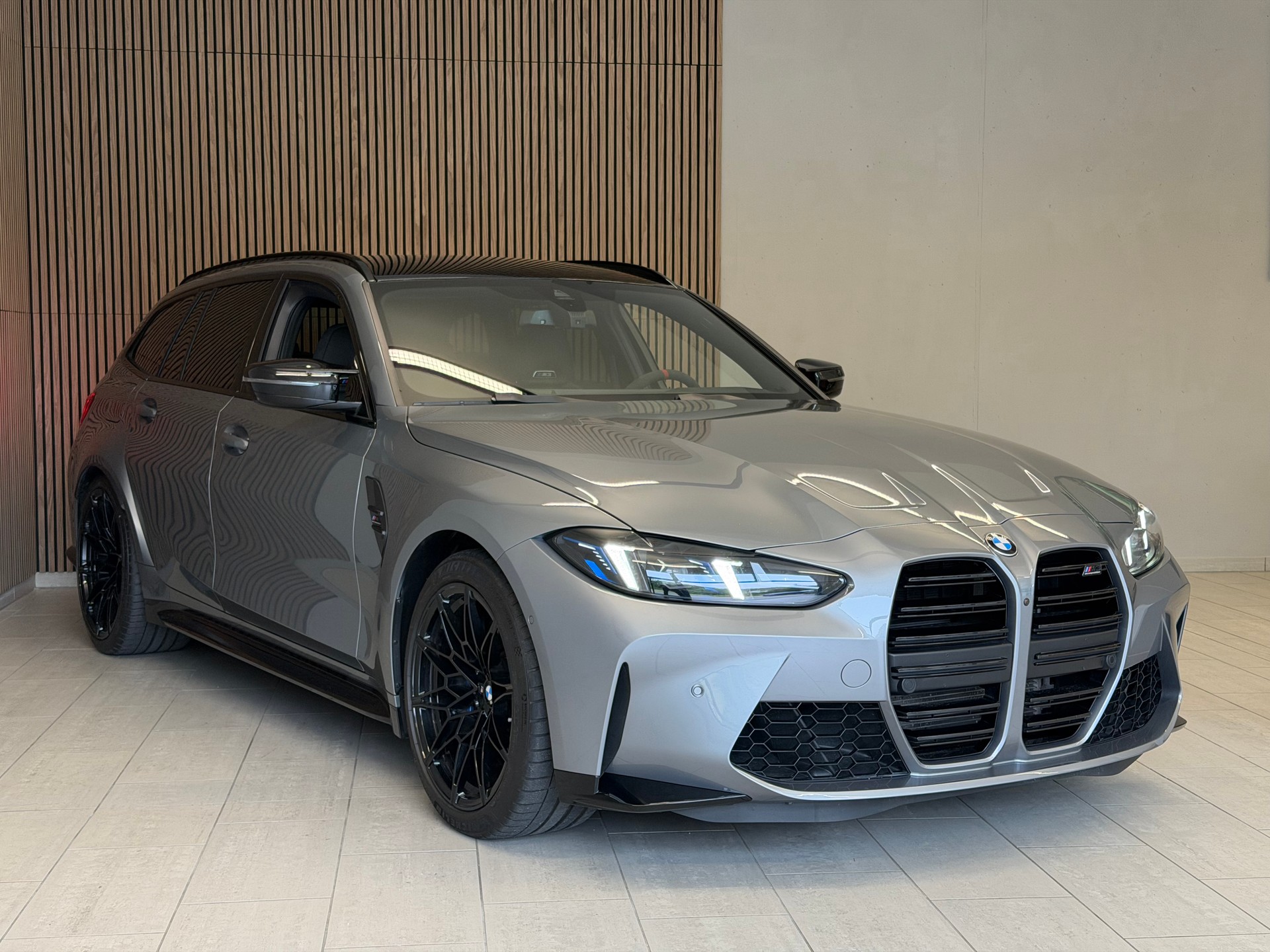 BMW M3 Touring xDrive Competition M-image-4