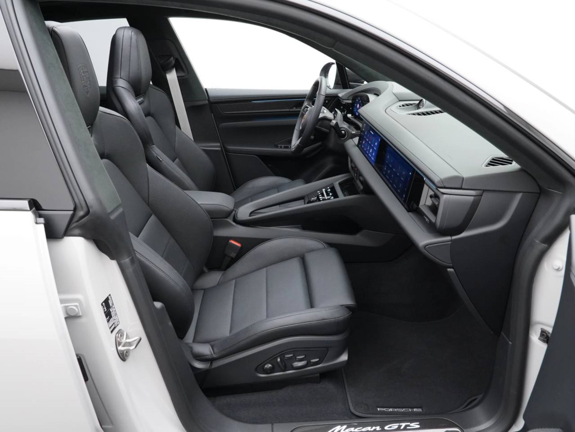 PORSCHE Macan GTS-image-25