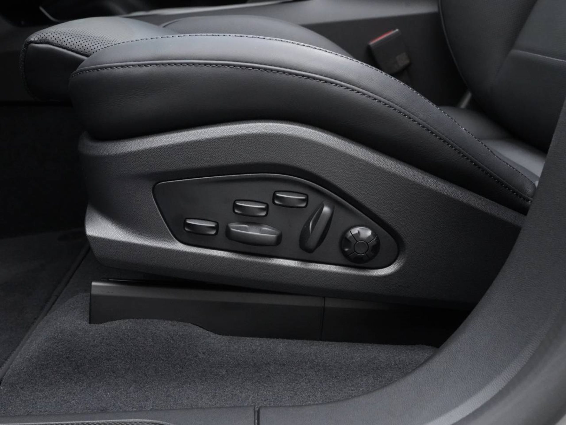 PORSCHE Macan GTS-image-22
