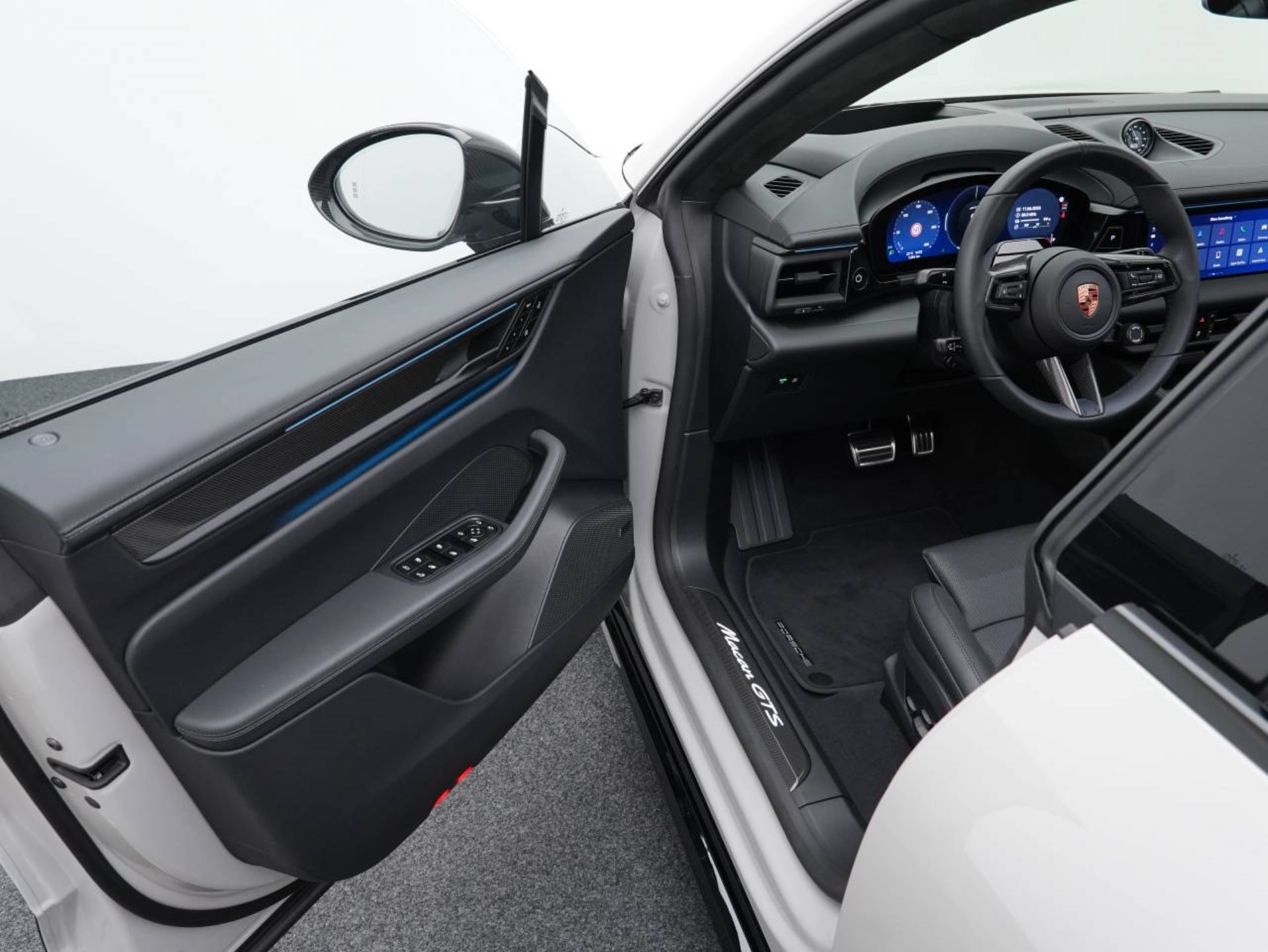 PORSCHE Macan GTS-image-3