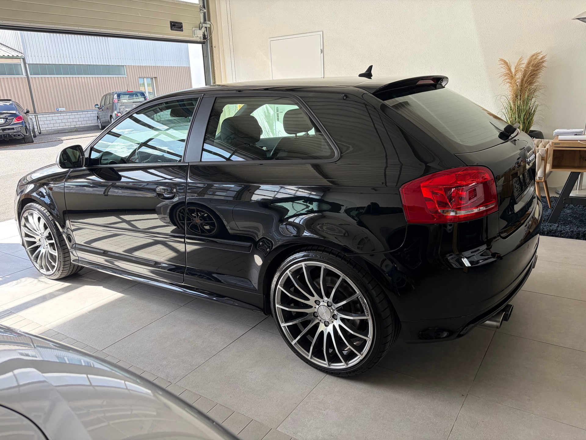 AUDI S3 2.0 TFSI quattro-image-1