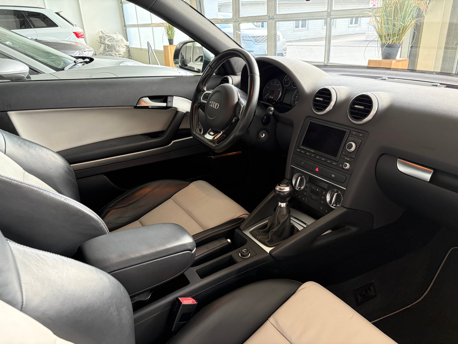 AUDI S3 2.0 TFSI quattro-image-12