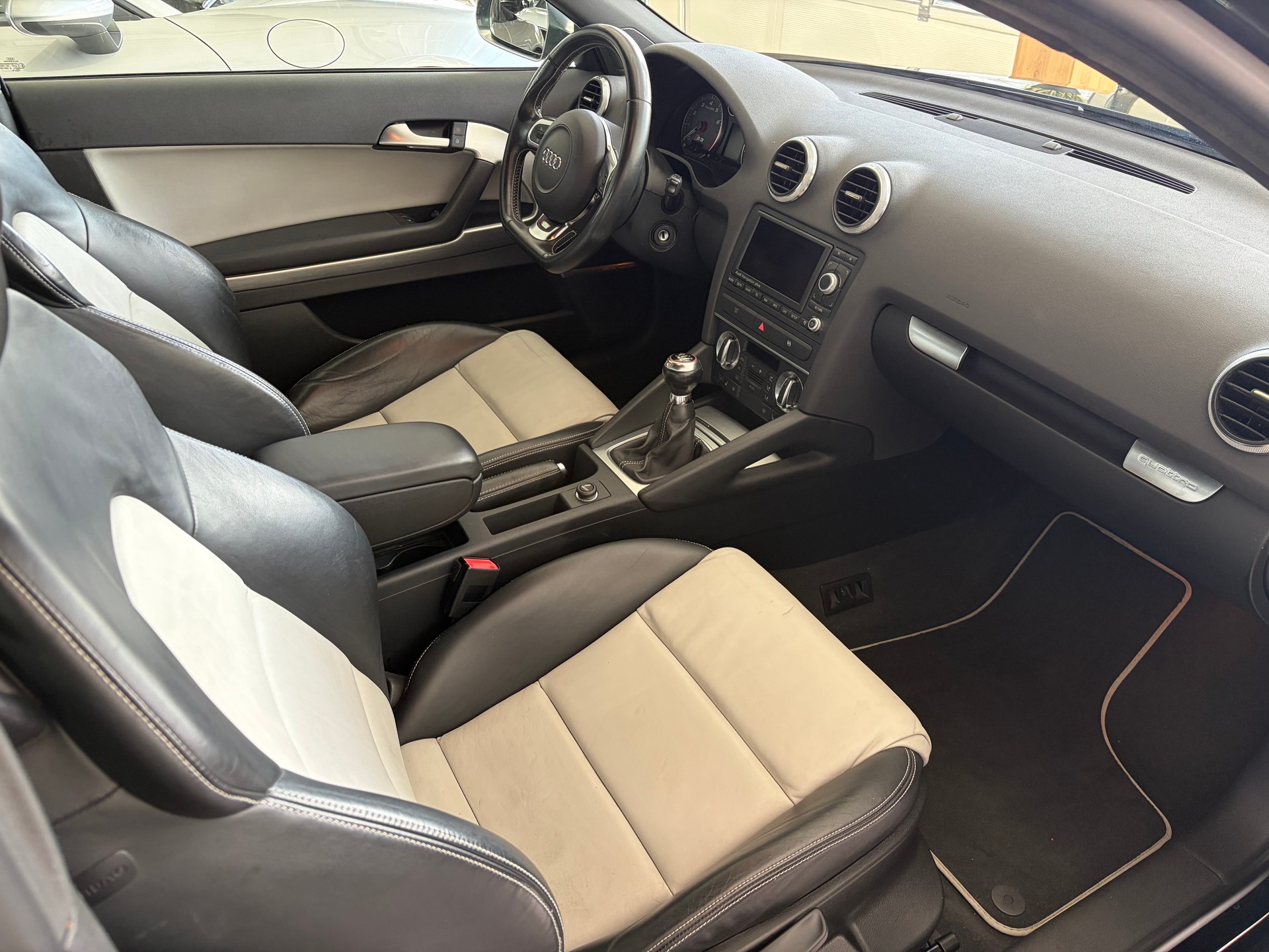 AUDI S3 2.0 TFSI quattro-image-10