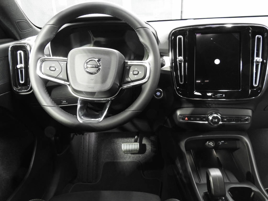 VOLVO XC40 2.0 B3 MH Core-image-8