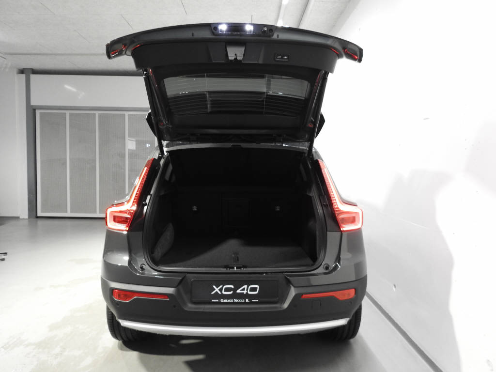 VOLVO XC40 2.0 B3 MH Core-image-5