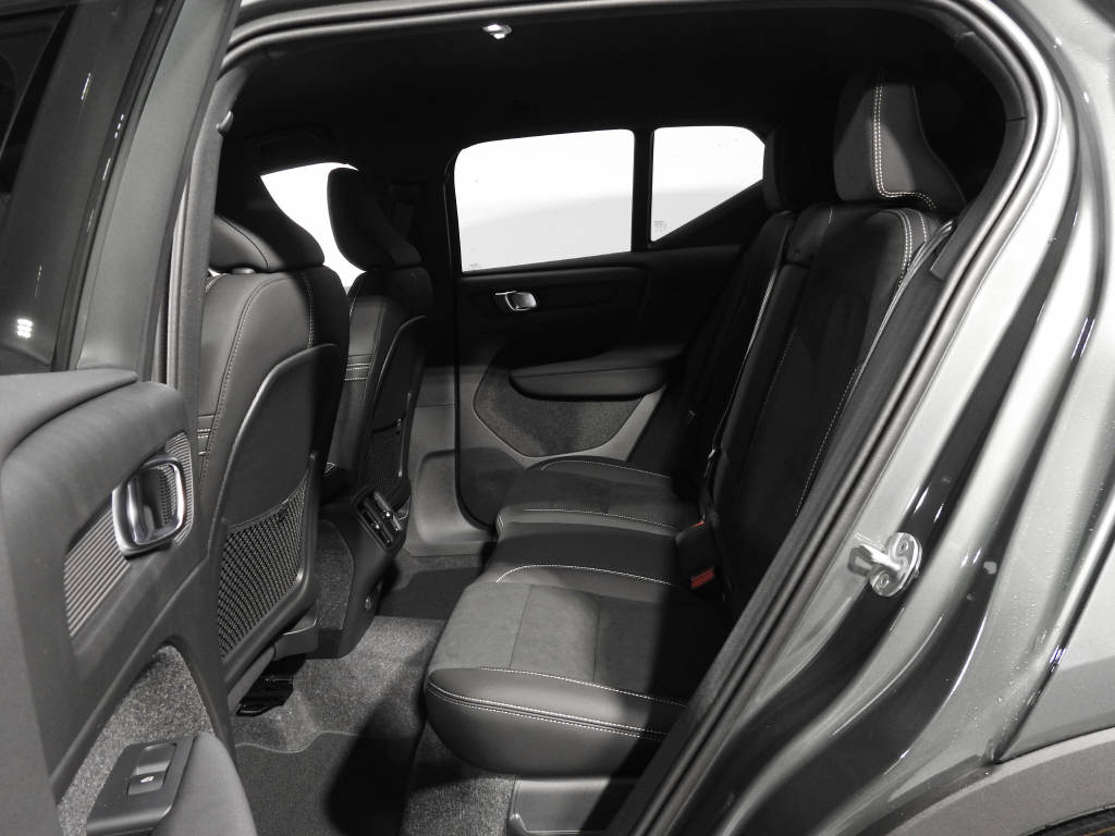 VOLVO XC40 2.0 B3 MH Core-image-9