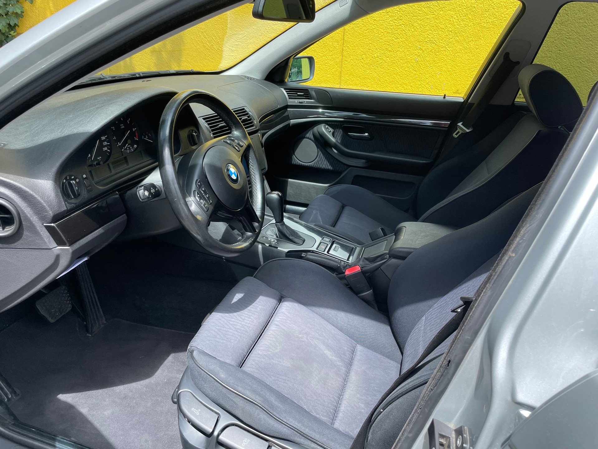 BMW E39 520iA Touring-image-2