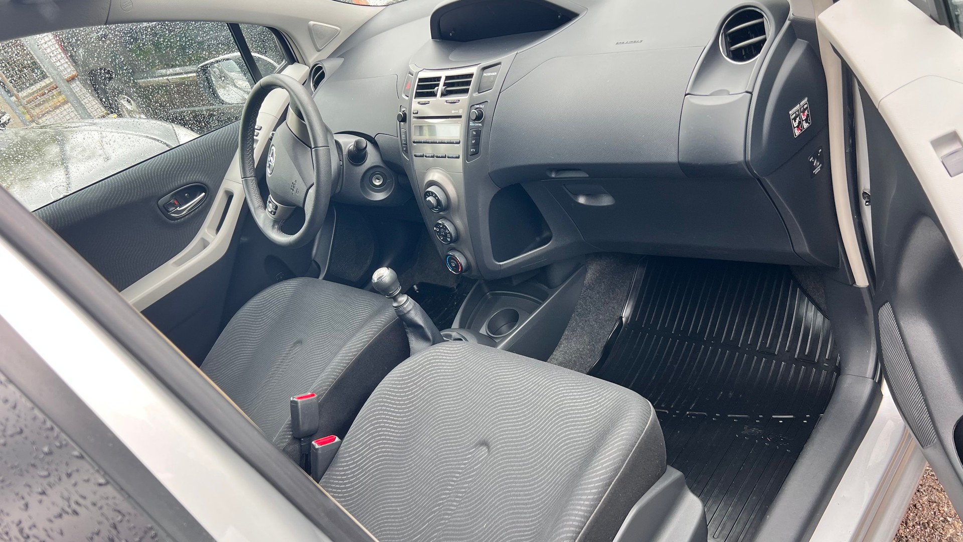 TOYOTA Yaris 1.33 Linea Luna-image-7