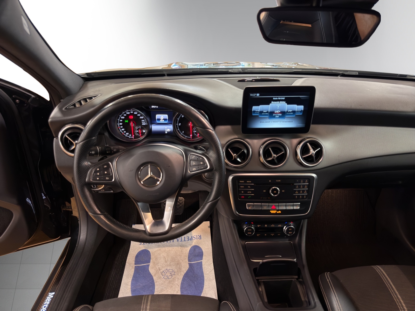 Image MERCEDES-BENZ GLA-220 GLA 220 d 7G-DCT