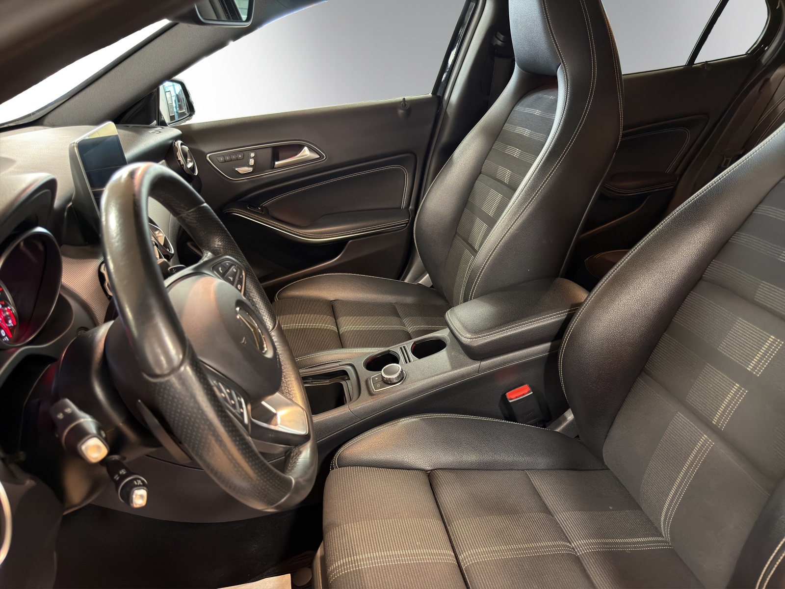 Image MERCEDES-BENZ GLA-220 GLA 220 d 7G-DCT
