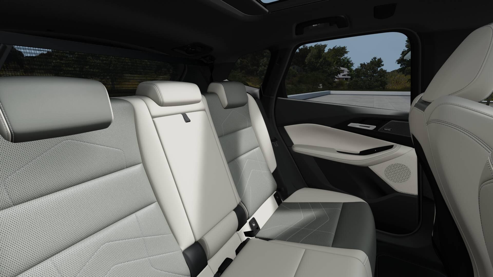BMW 230e xDrive Active Tourer-image-11