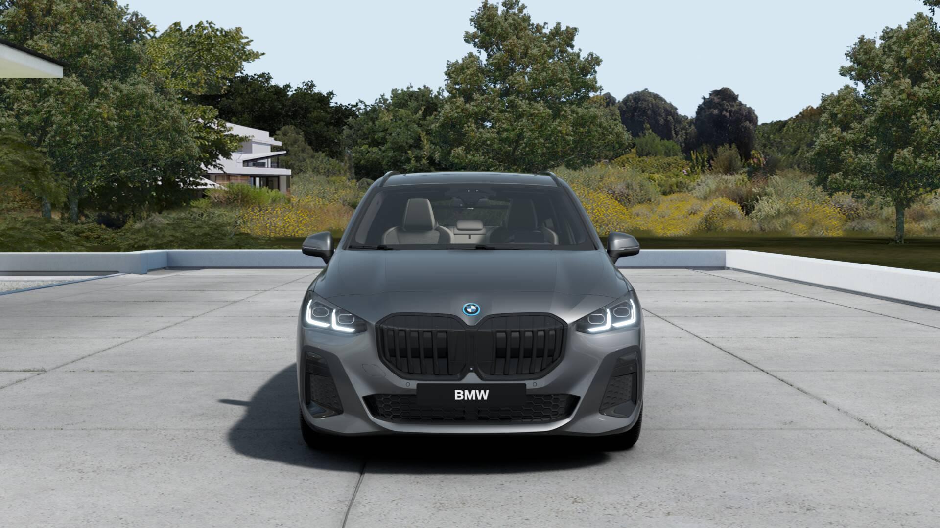 BMW 230e xDrive Active Tourer-image-2
