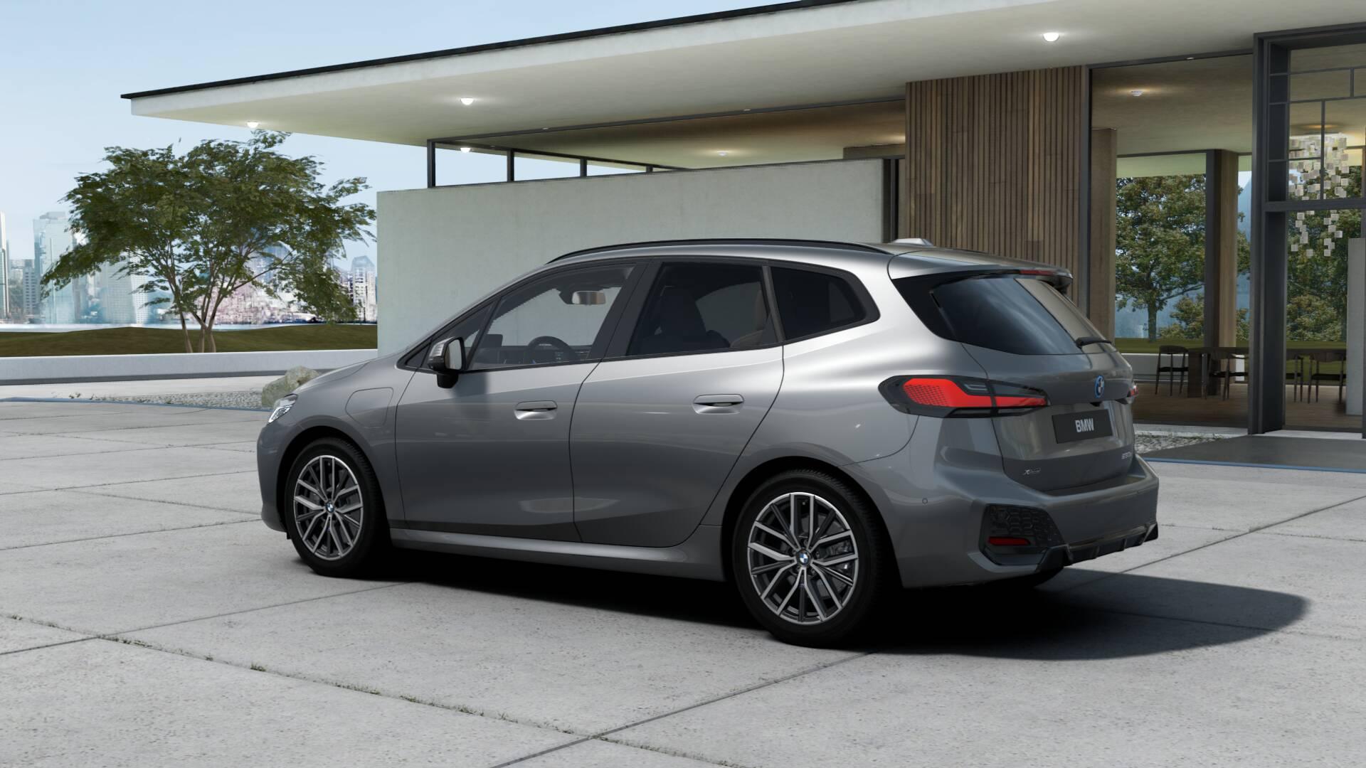 BMW 230e xDrive Active Tourer-image-1