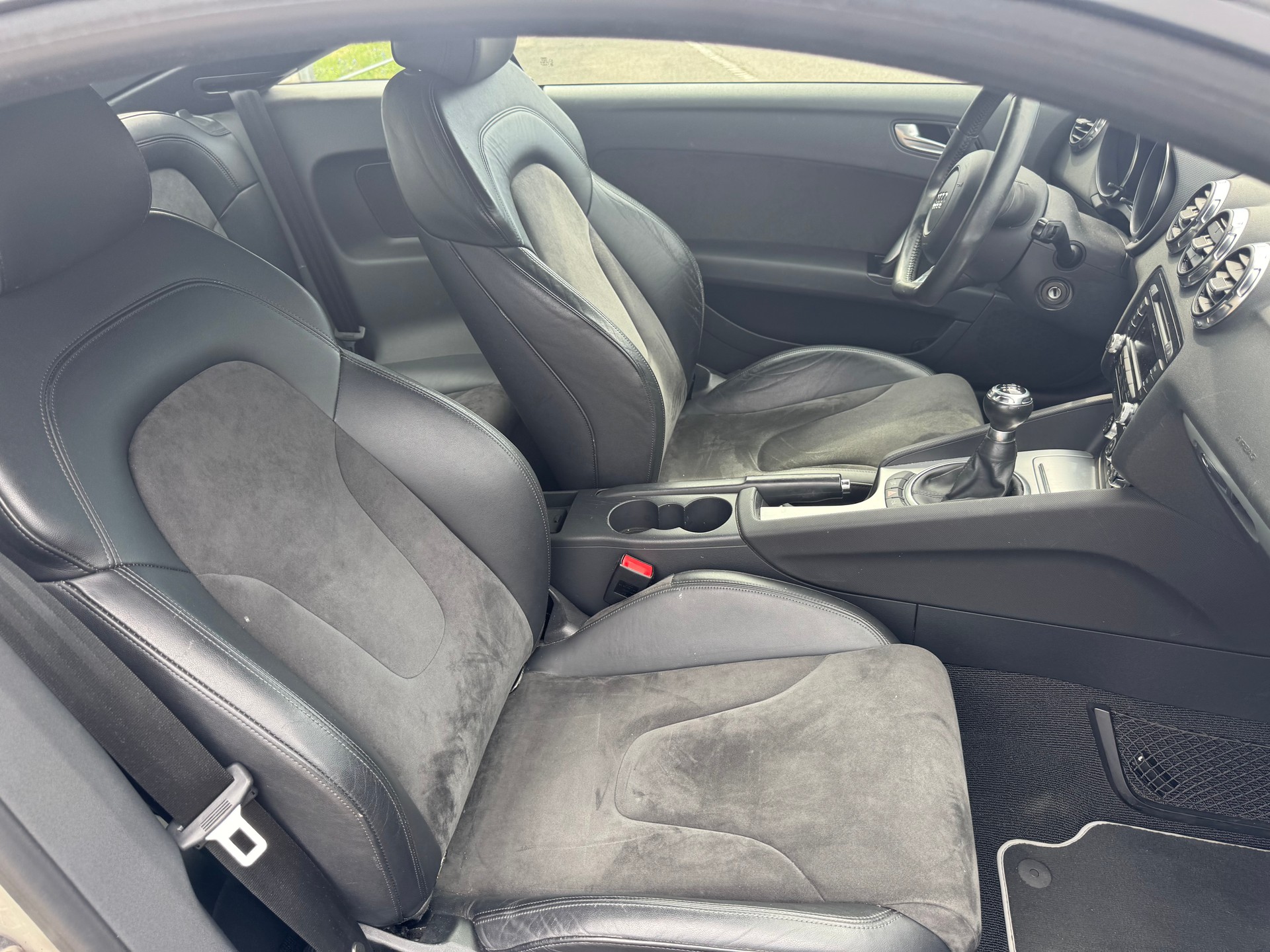 AUDI TT-image-12