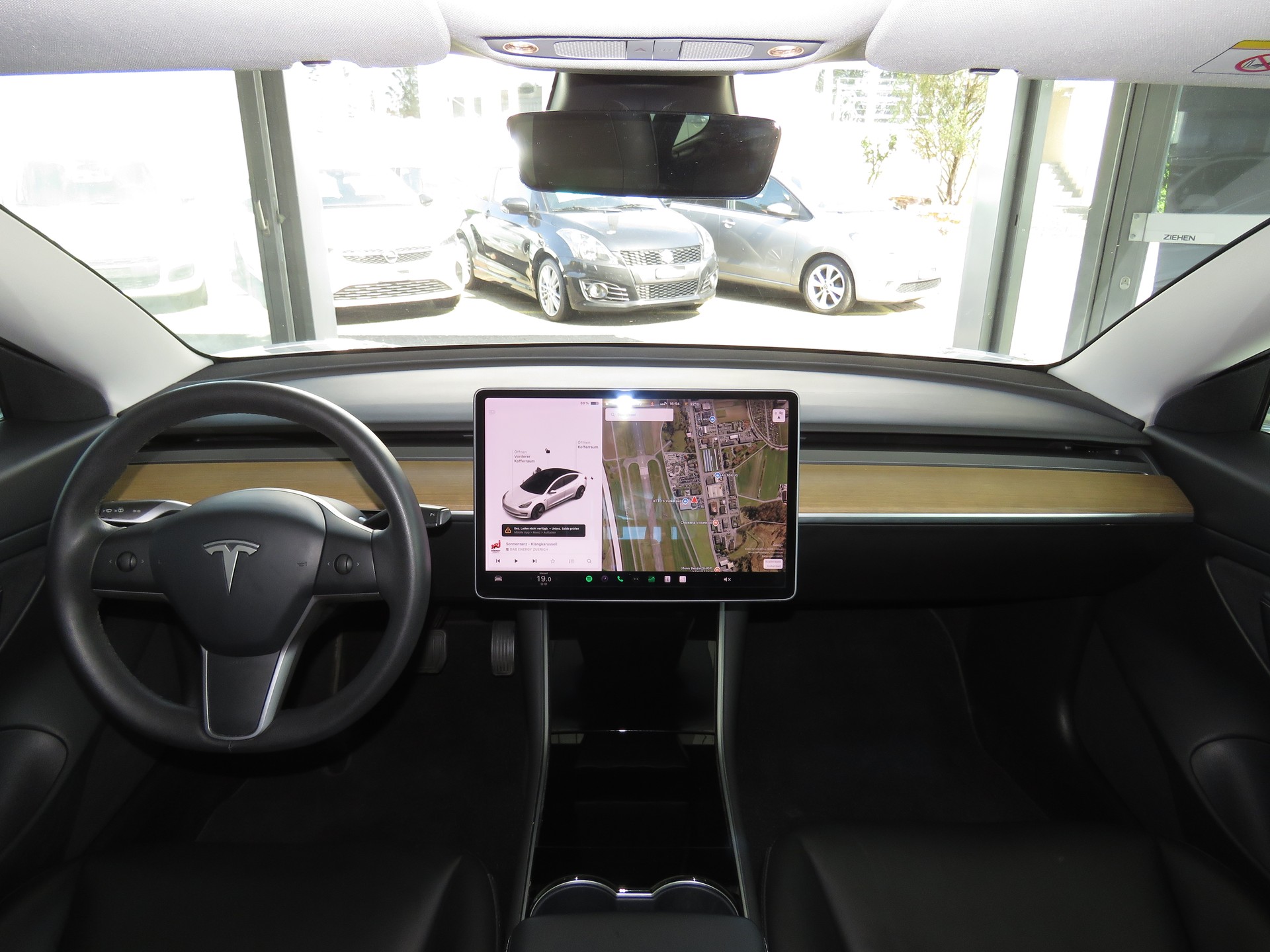 TESLA Model 3-image-13