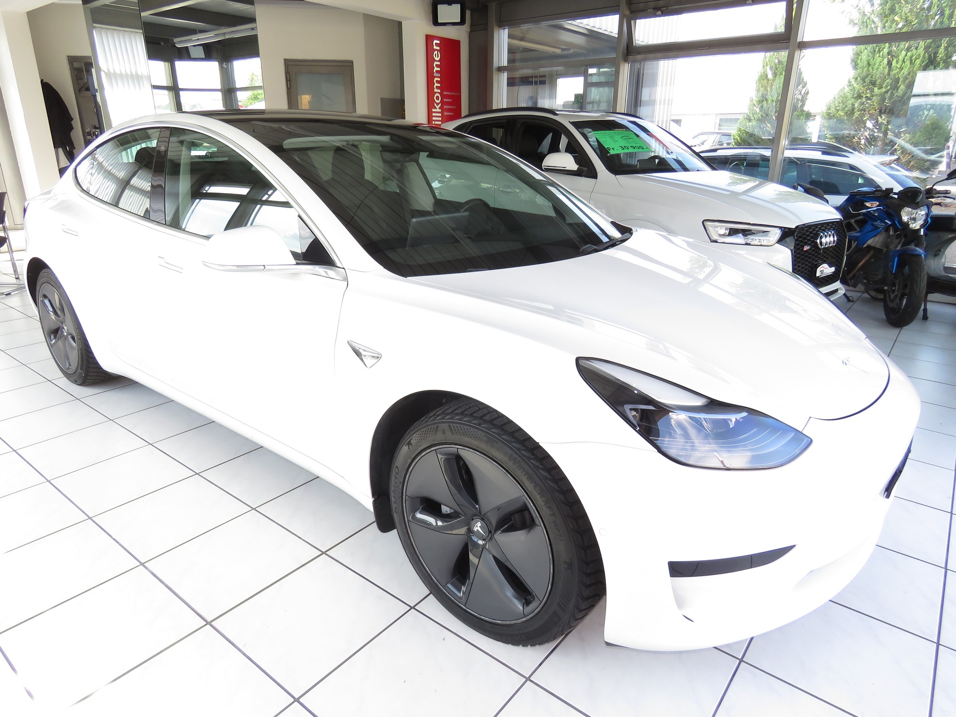 TESLA Model 3-image-2