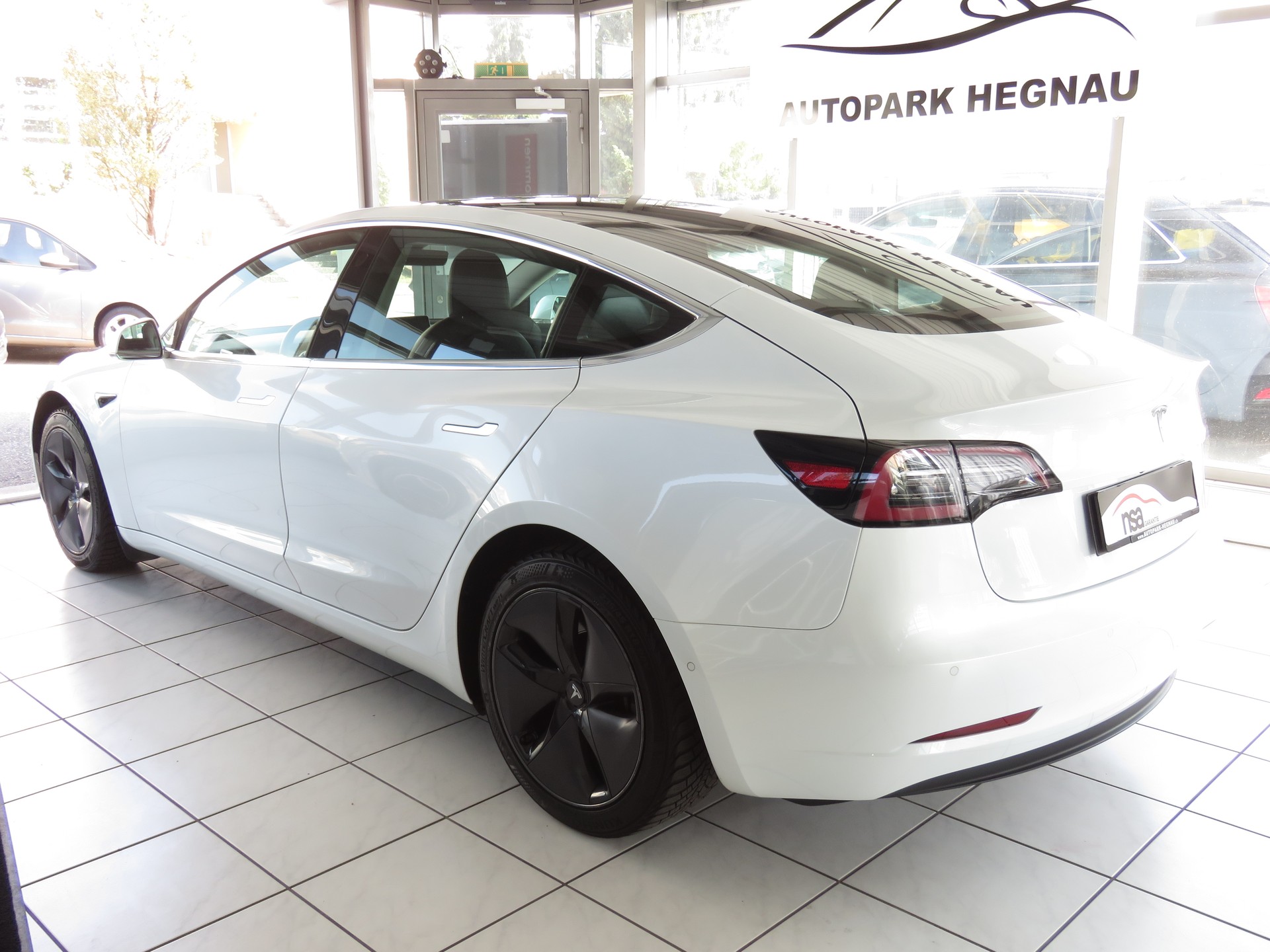 TESLA Model 3-image-5