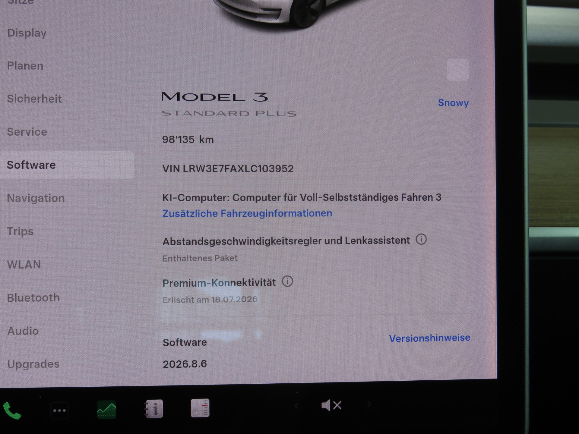 TESLA Model 3-image-15