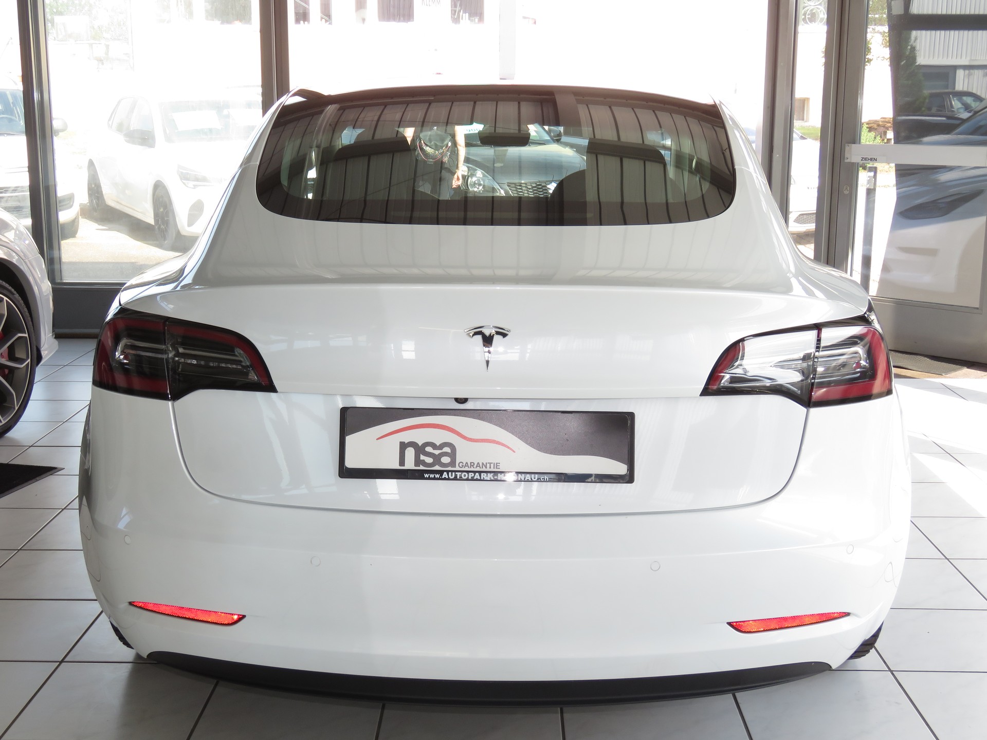 TESLA Model 3-image-4