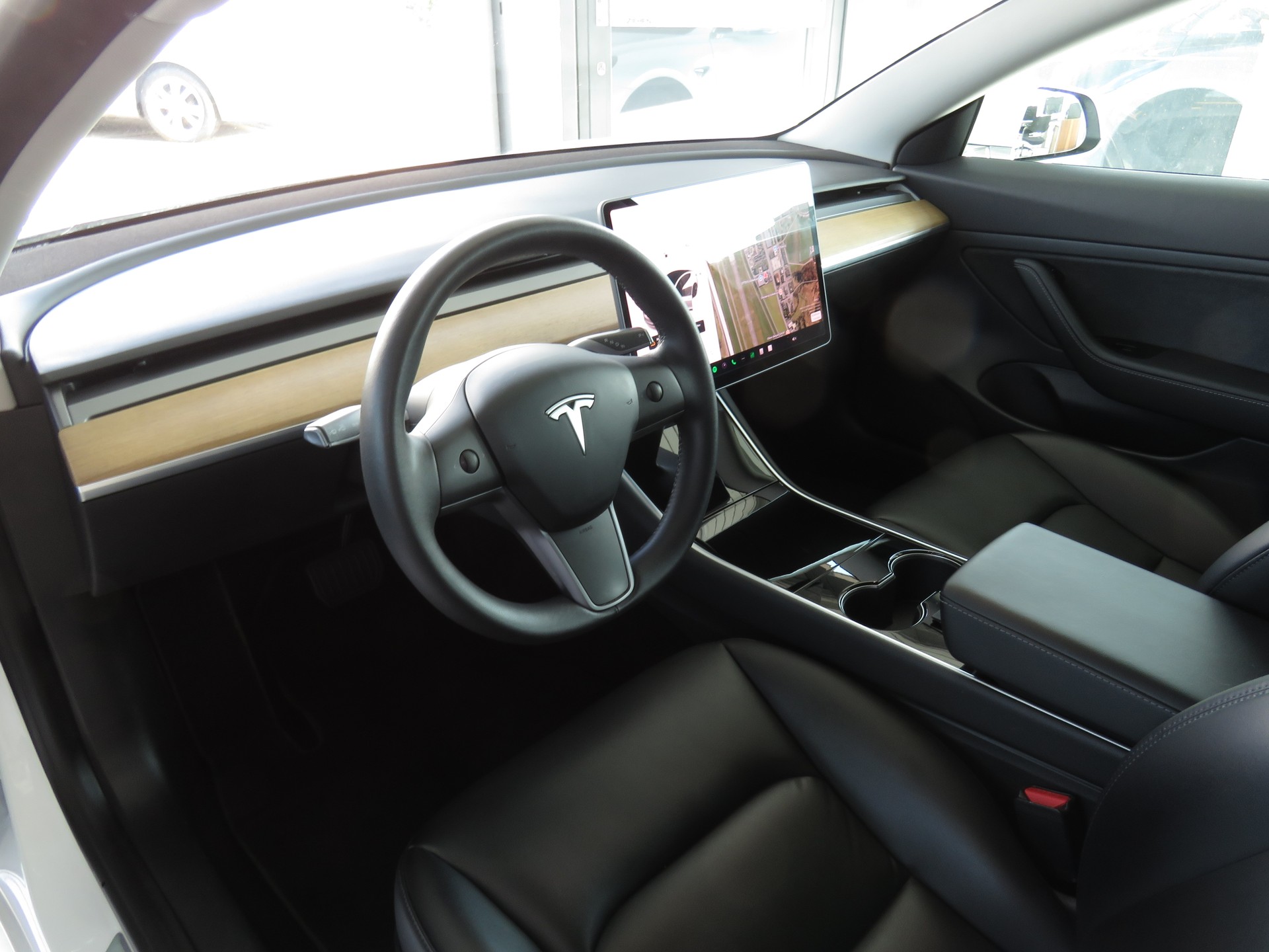 TESLA Model 3-image-6