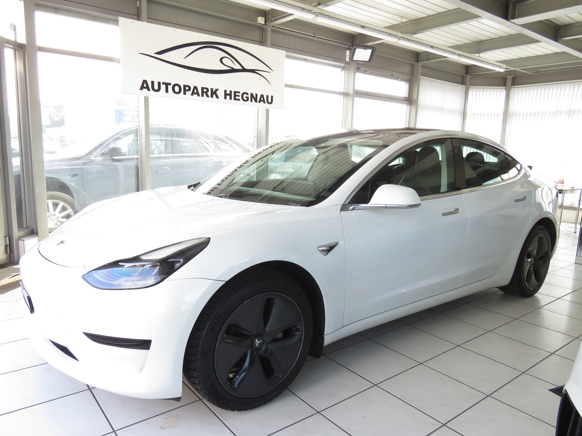 TESLA Model 3-image-0