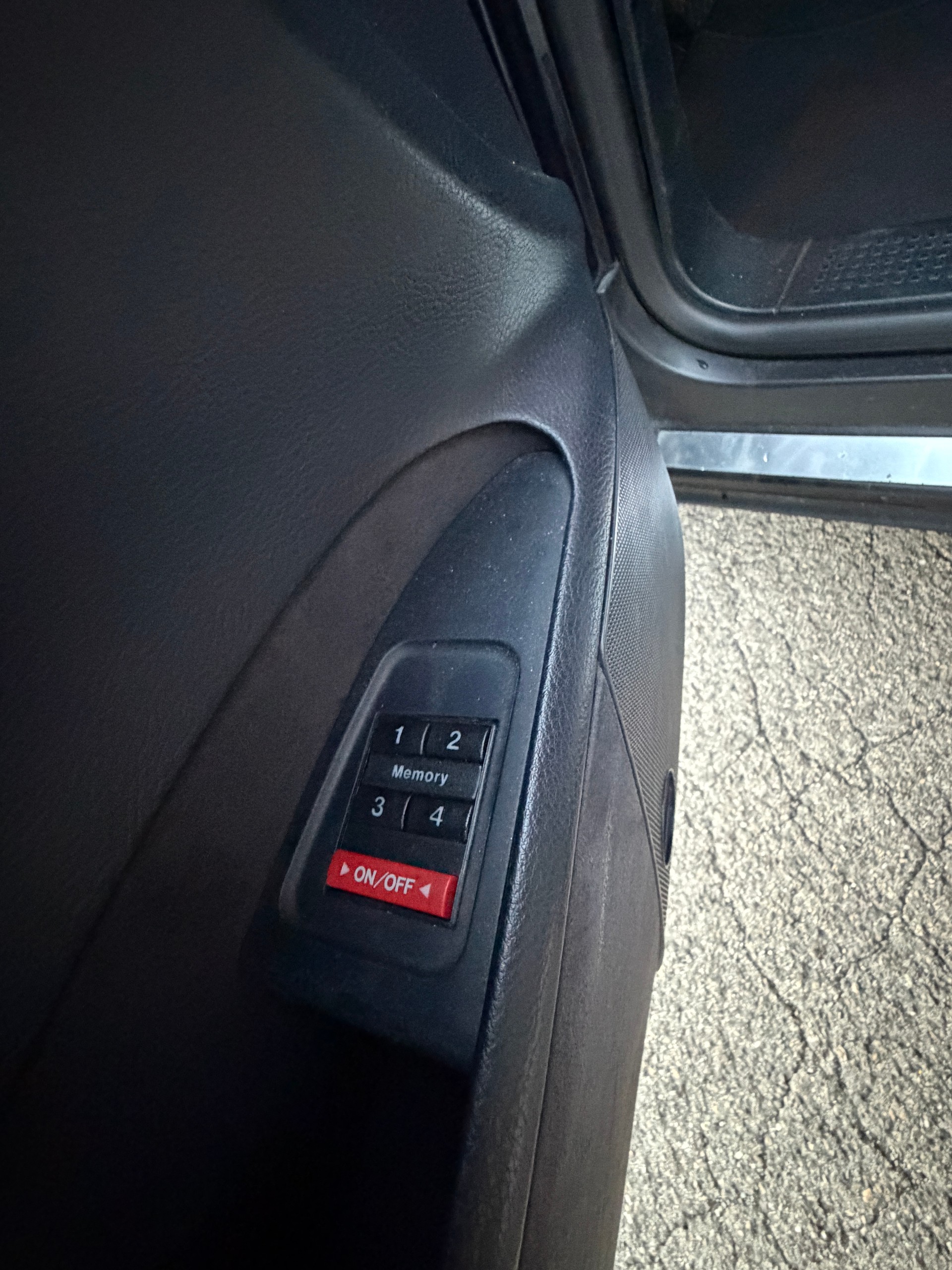 AUDI S8 4.2 quattro-image-4