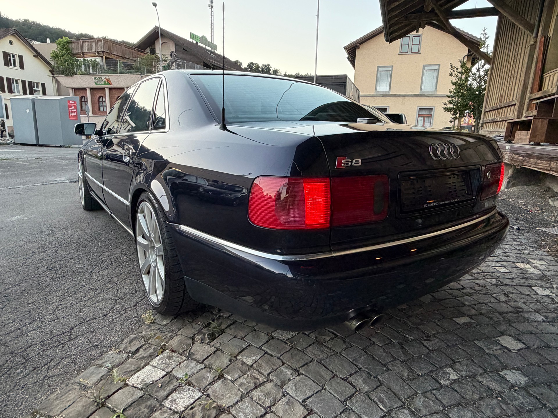 AUDI S8 4.2 quattro-image-1