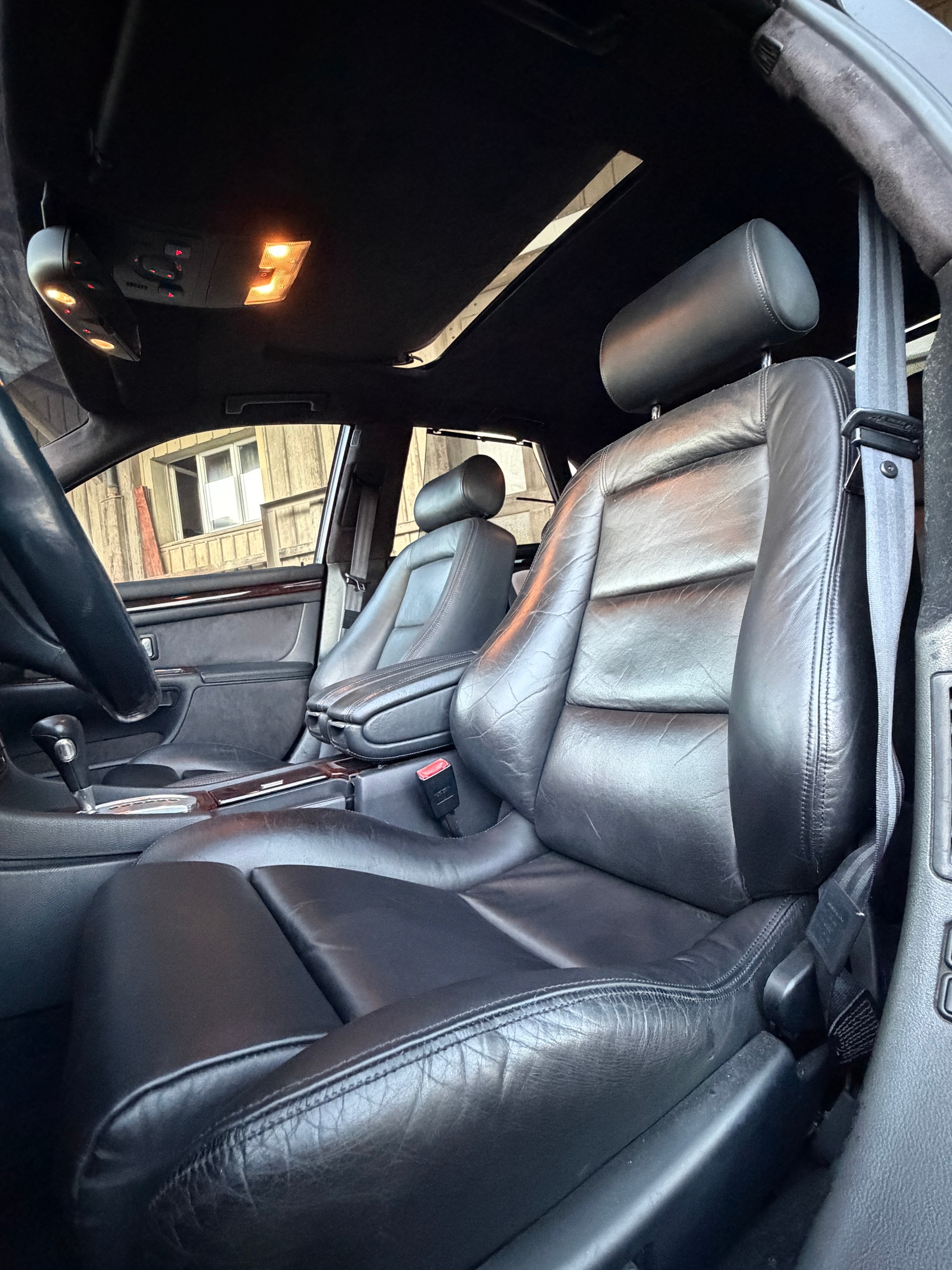 AUDI S8 4.2 quattro-image-5