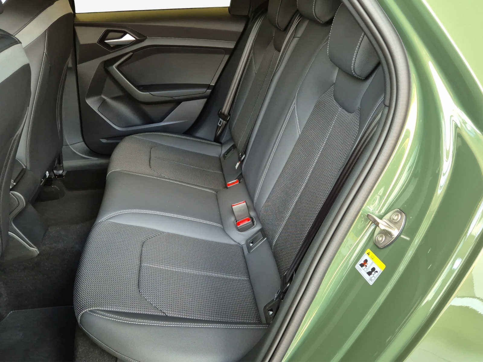 AUDI A1 Sportback 30 TFSI S Line Attraction S-tronic-image-11