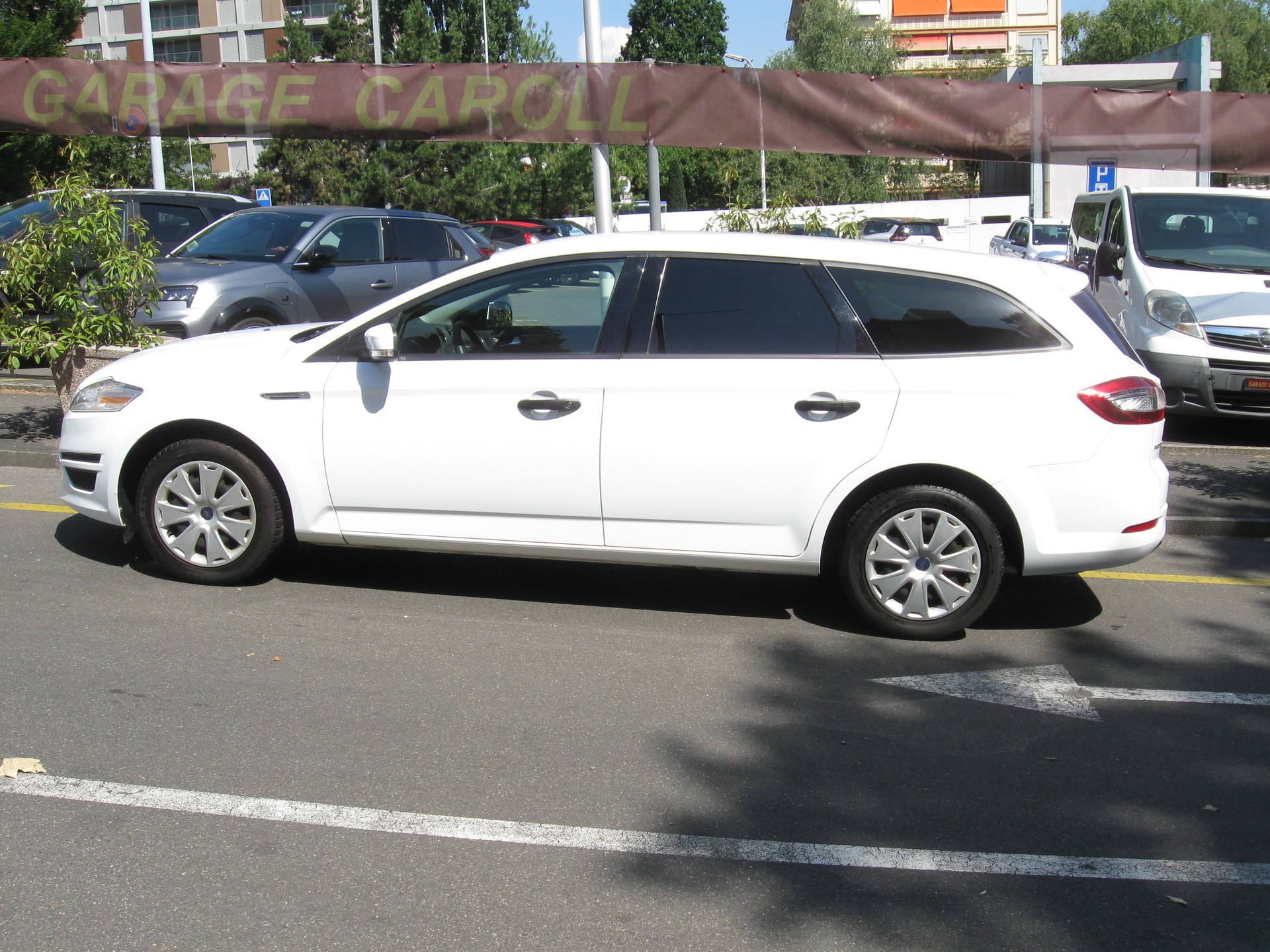FORD Mondeo 1.6i Ambiente-image-1