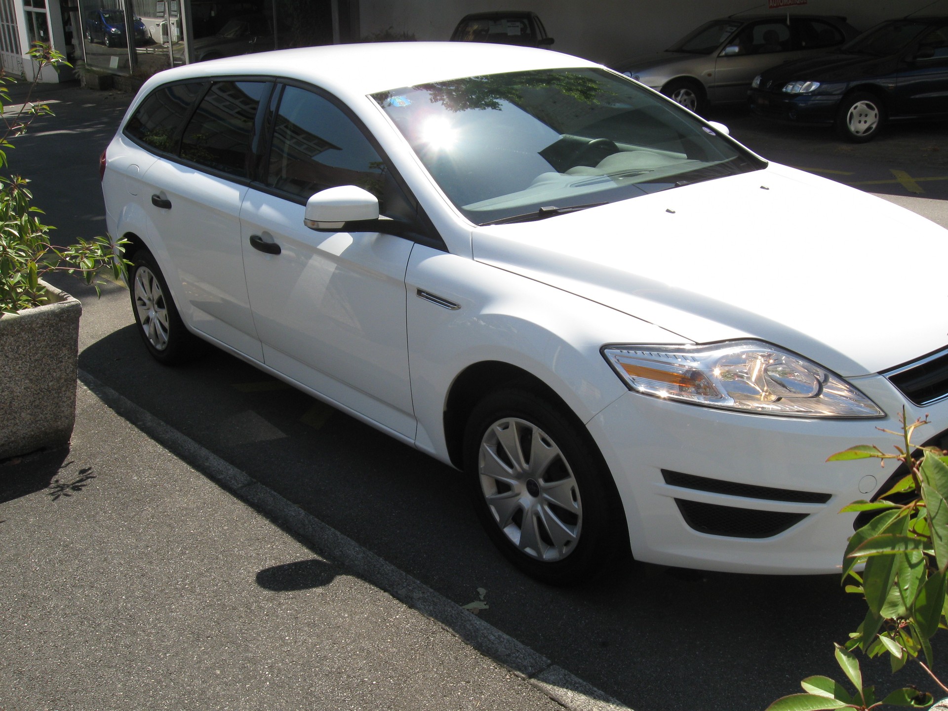 FORD Mondeo 1.6i Ambiente-image-3