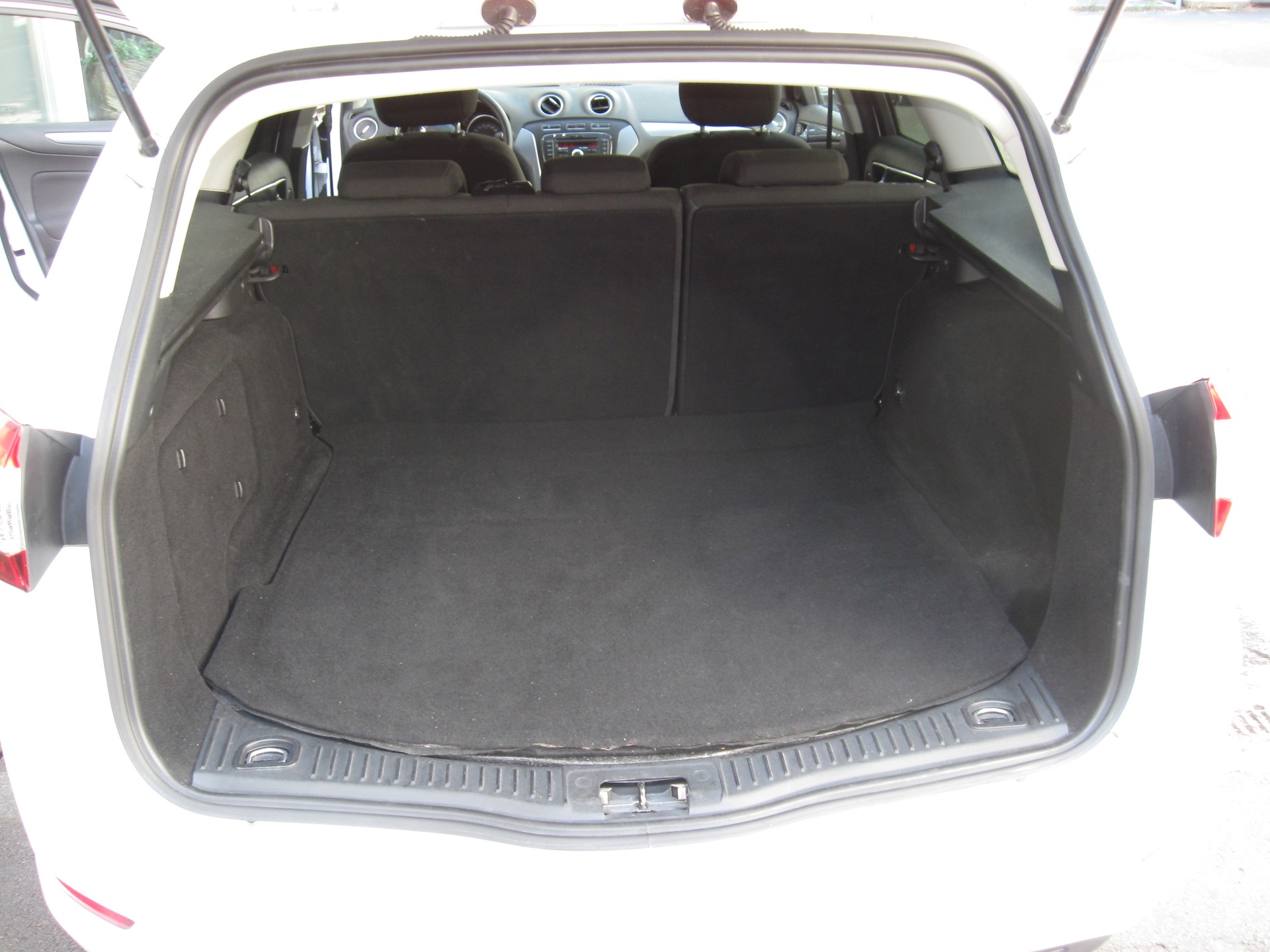 FORD Mondeo 1.6i Ambiente-image-7