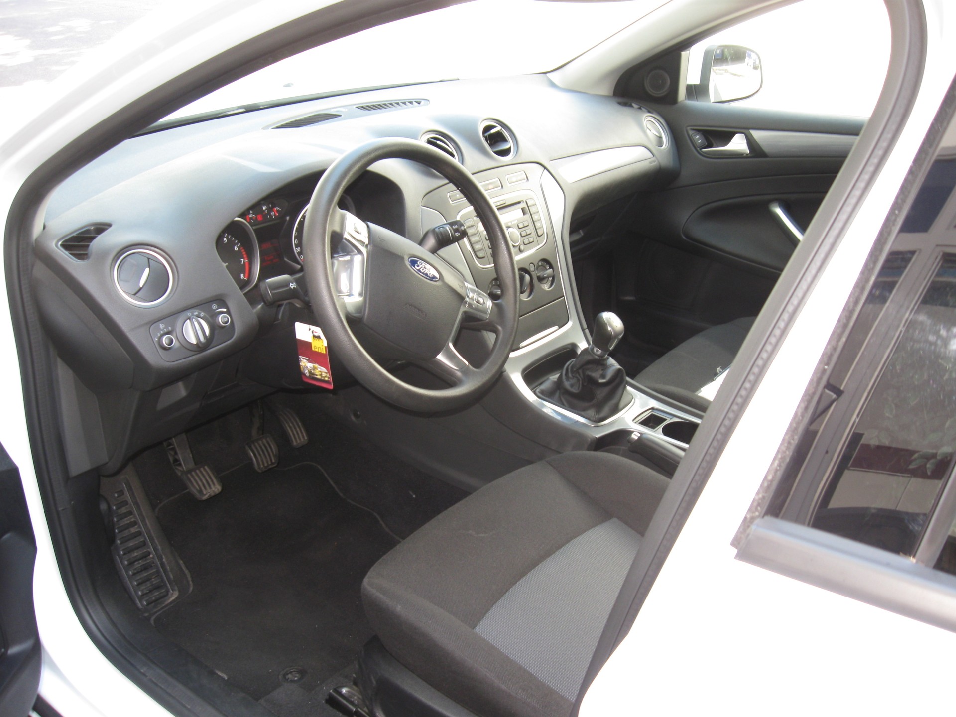 FORD Mondeo 1.6i Ambiente-image-5