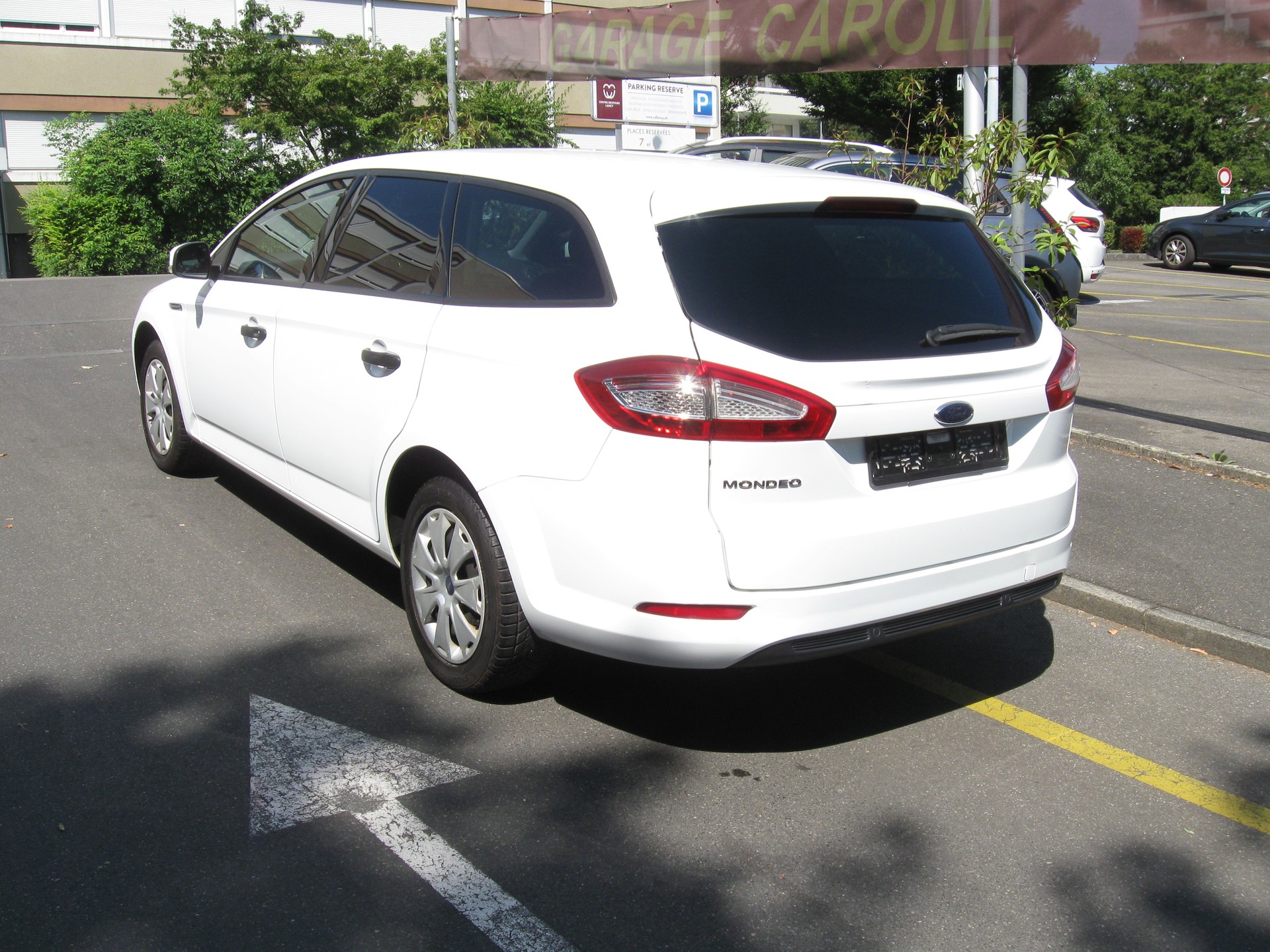 FORD Mondeo 1.6i Ambiente-image-2