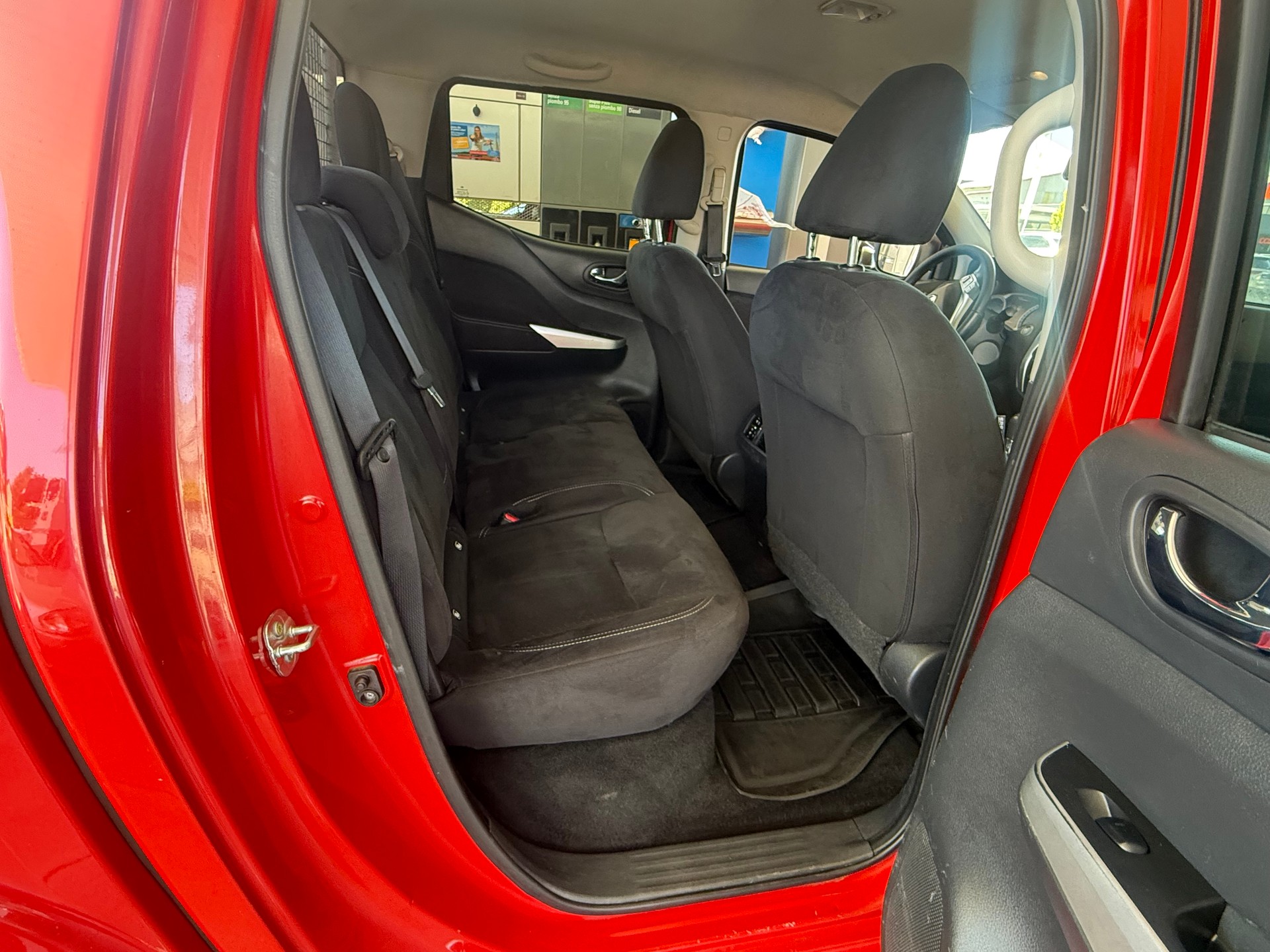 NISSAN Navara Double Cab Tekna 2.3 dCi 4WD Automatic-image-10