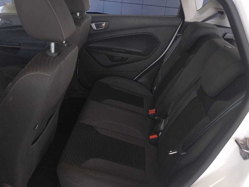FORD Fiesta 1.0 EcoB 100 Titanium-image-10