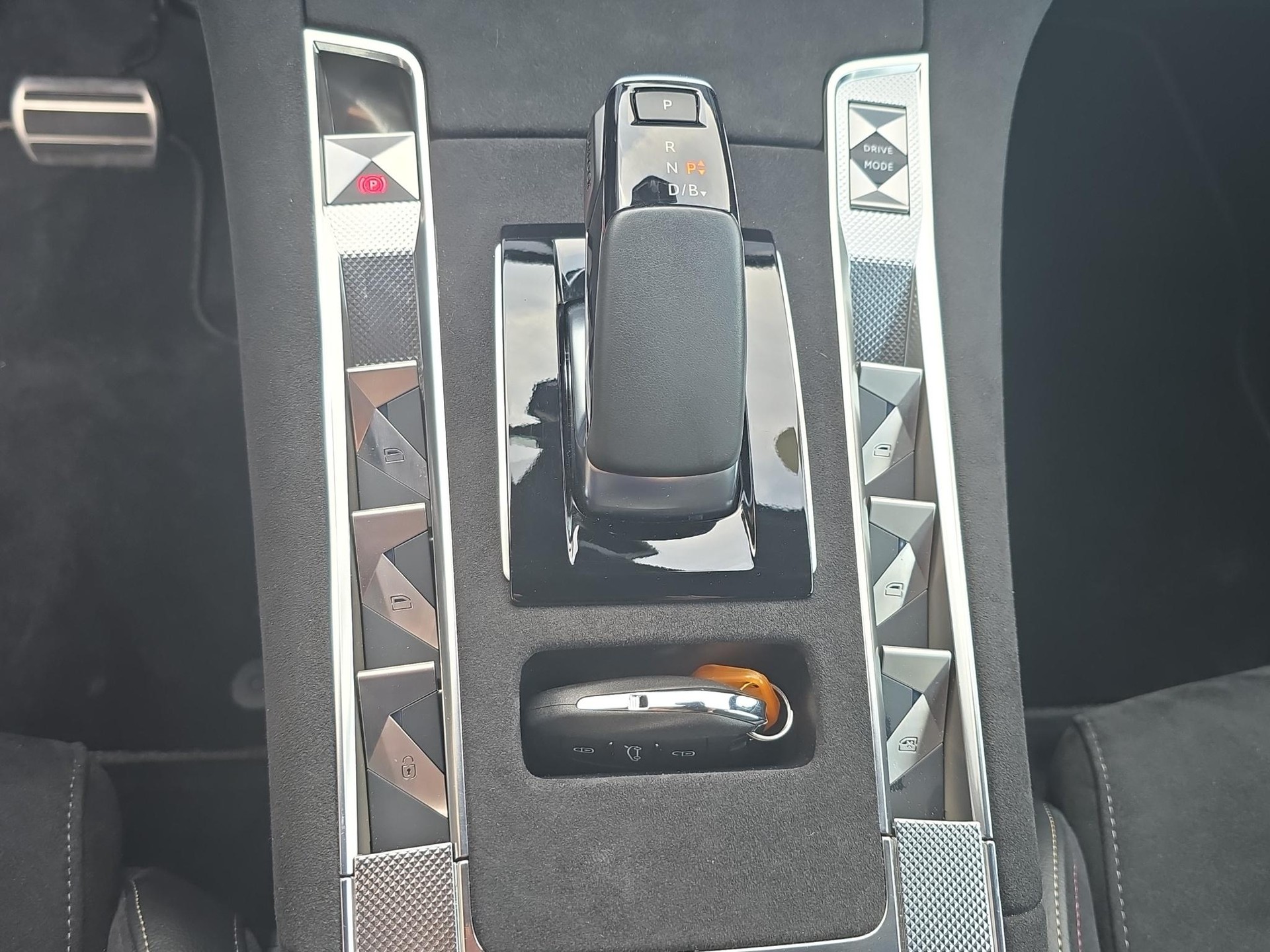 DS AUTOMOBILES 7 1.6 E-Tense Pallas 4x4-image-6