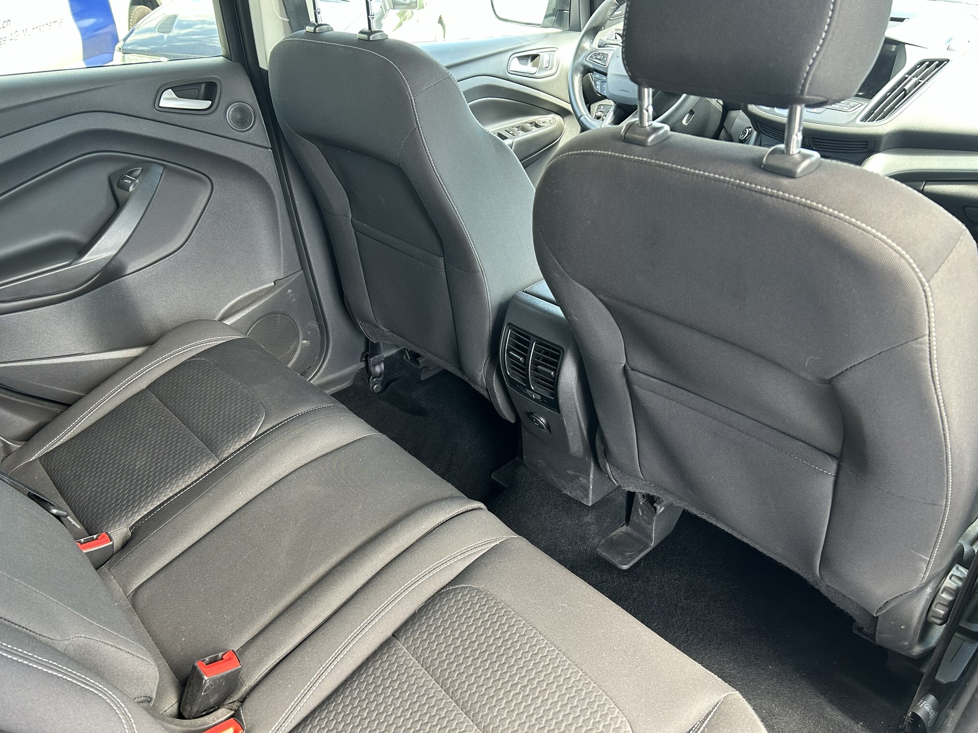 FORD Kuga 2.0 TDCi Business 4WD PowerShift-image-5