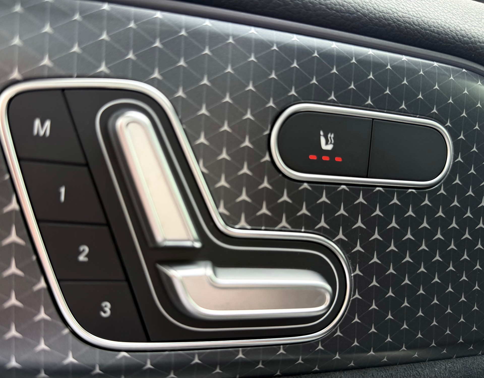 MERCEDES-BENZ EQA 350 AMG Line 4Matic Swiss Star-image-6