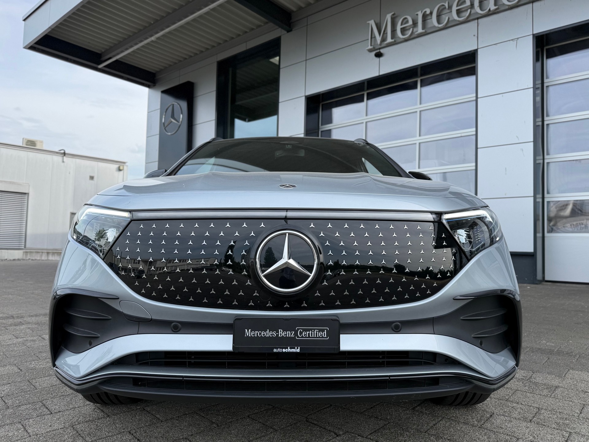 MERCEDES-BENZ EQA 350 AMG Line 4Matic Swiss Star-showroom-element-2