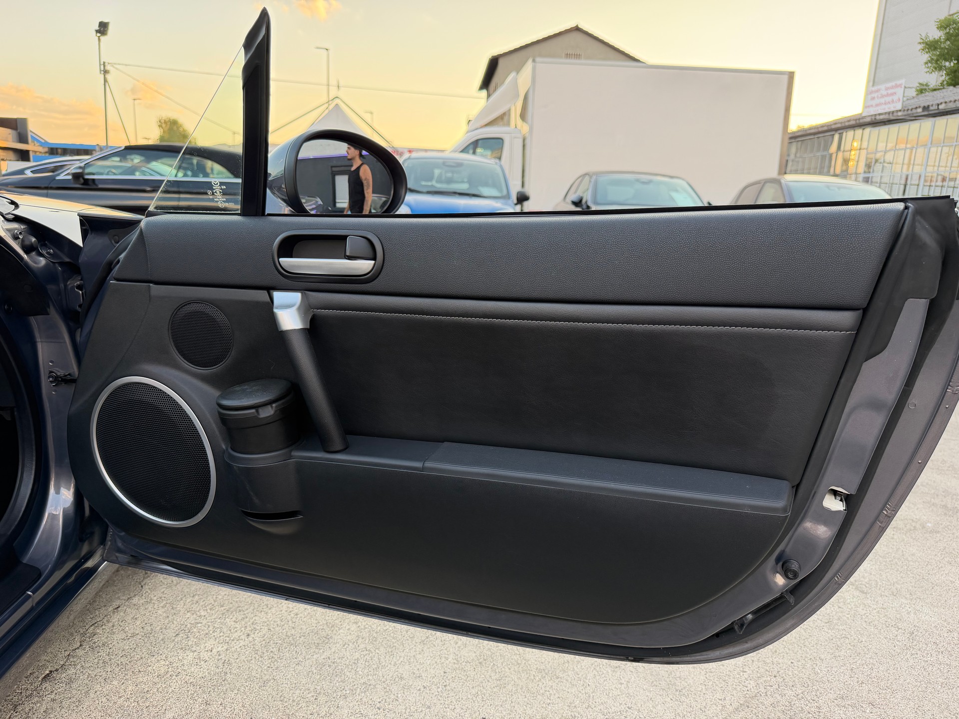 MAZDA MX-5 Roadster-Coupé 2.0i 16V Sport-image-26