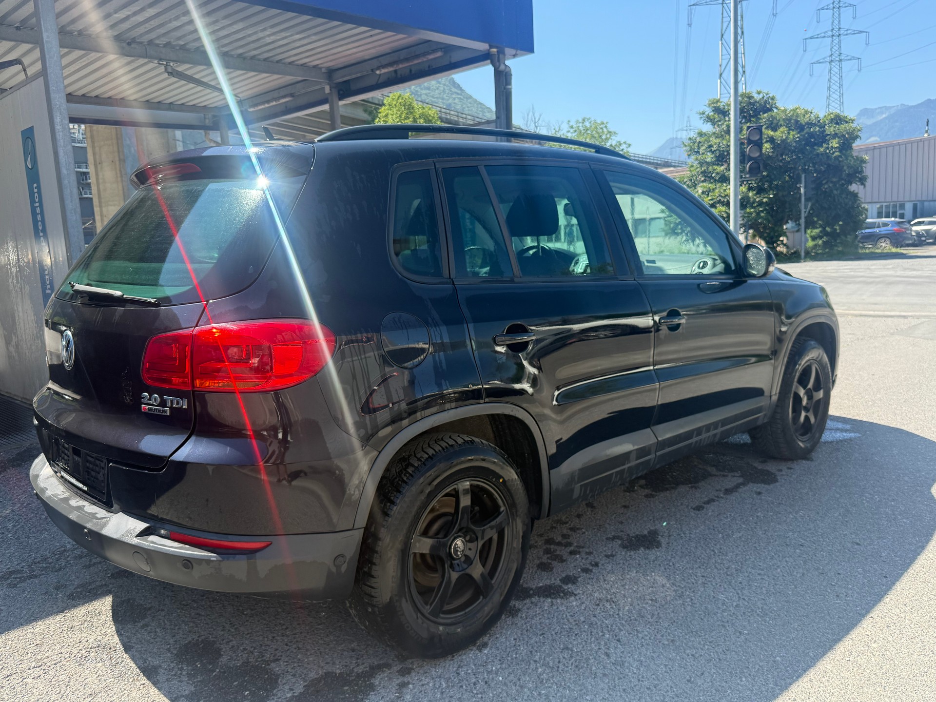 VW Tiguan 2.0 TDI BlueMotion Sport&Style 4Motion-image-2