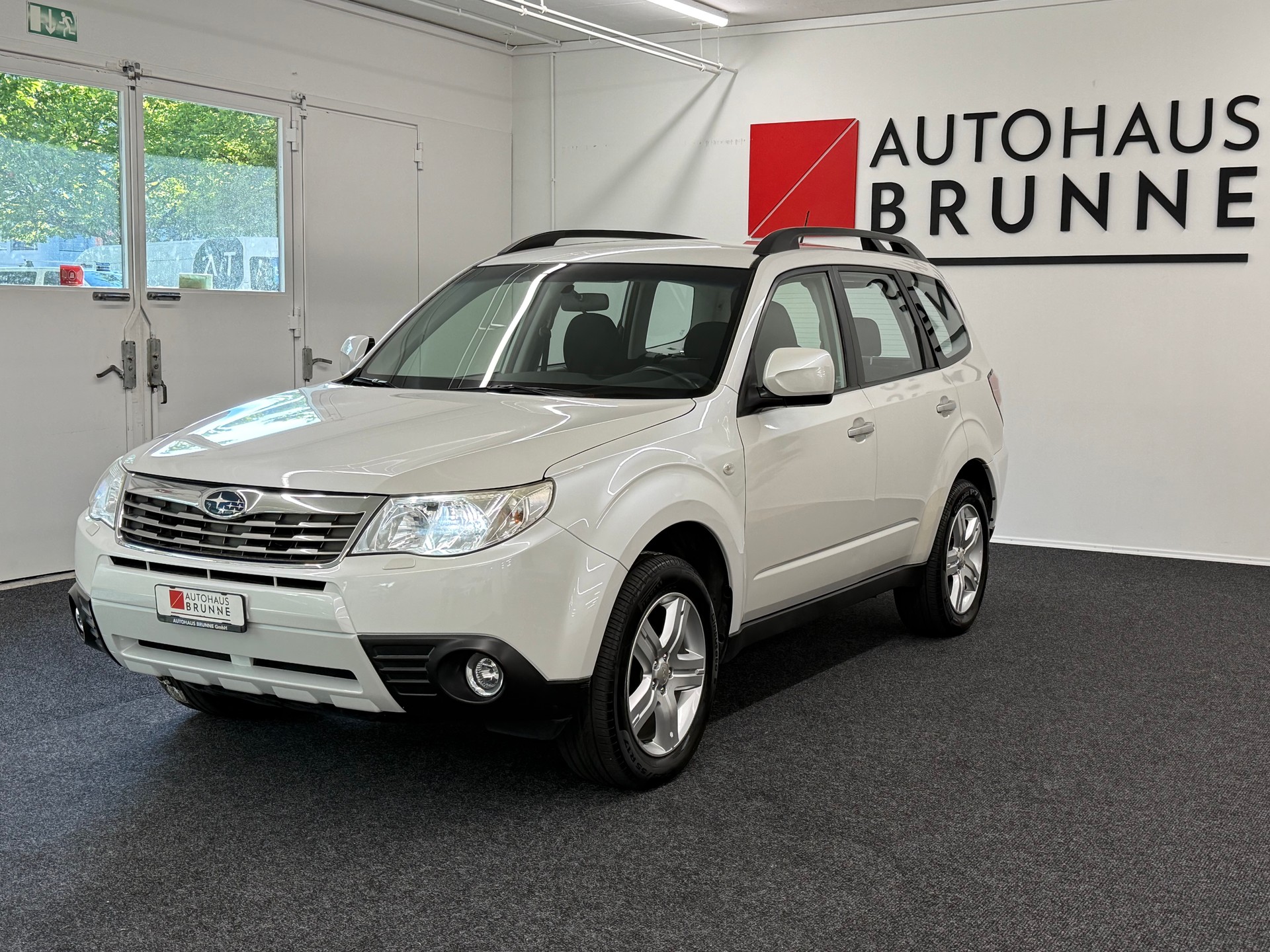 SUBARU Forester 2.0X Swiss Automatic-image-0