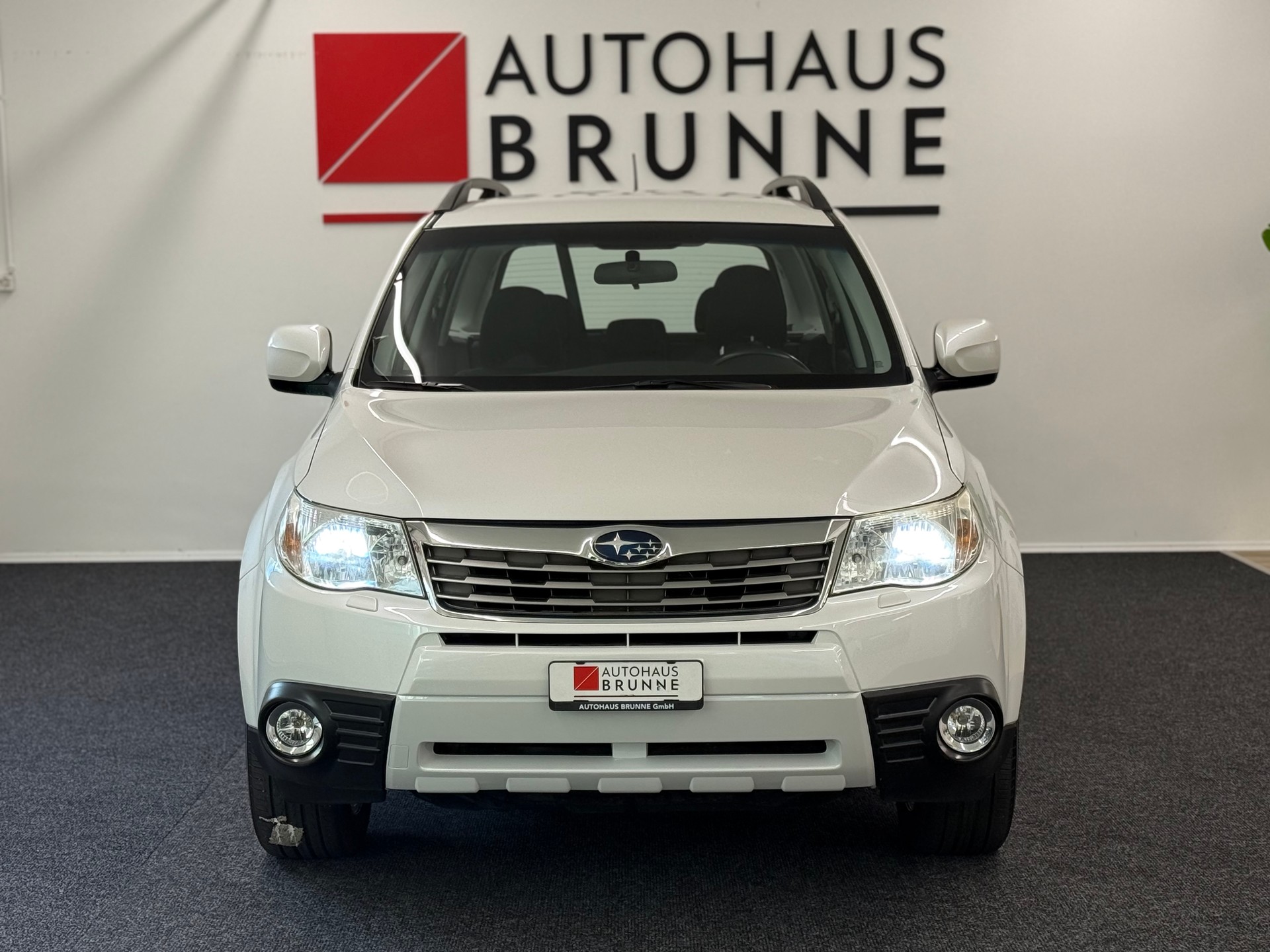 SUBARU Forester 2.0X Swiss Automatic-image-1