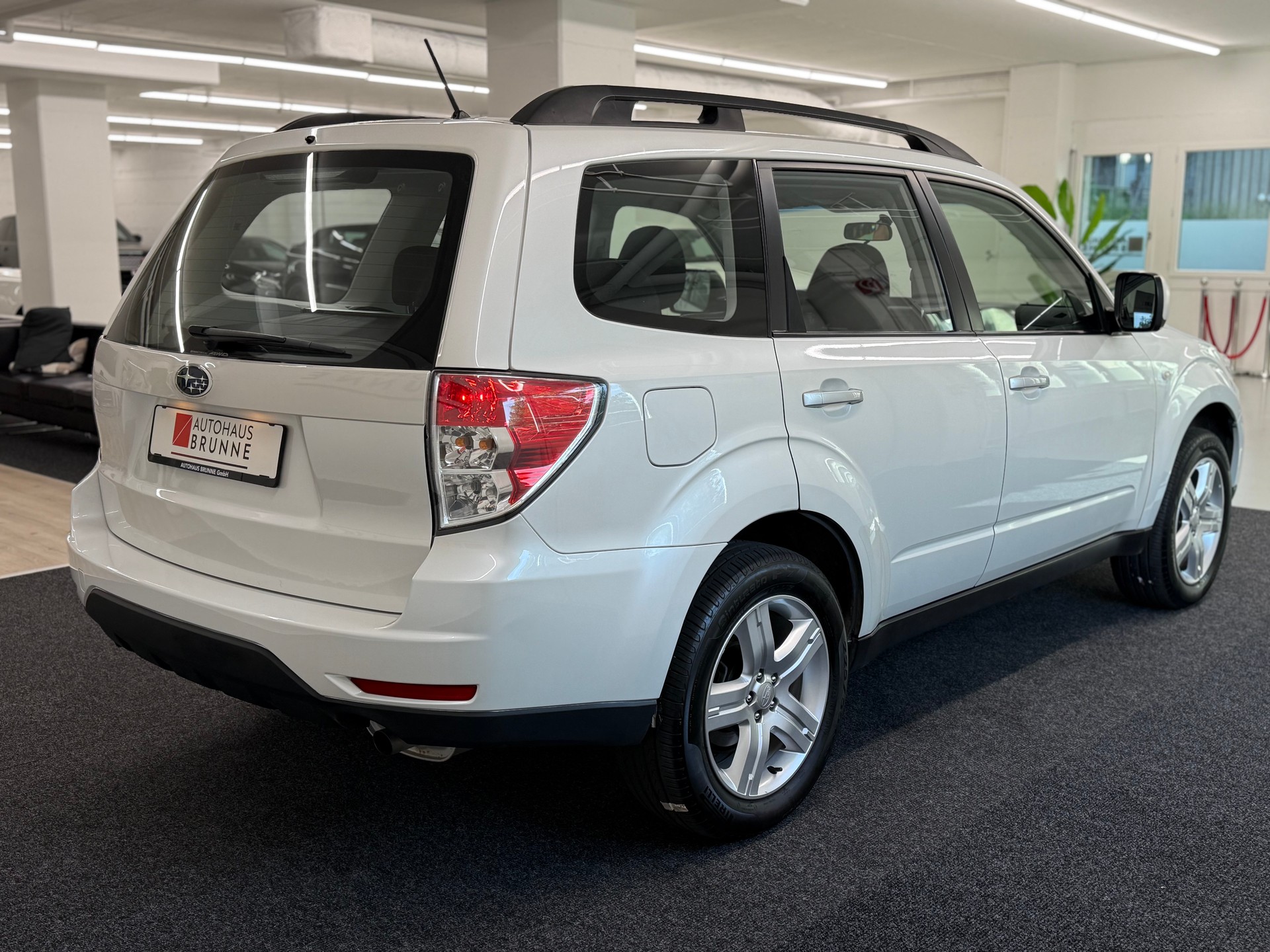 SUBARU Forester 2.0X Swiss Automatic-image-3