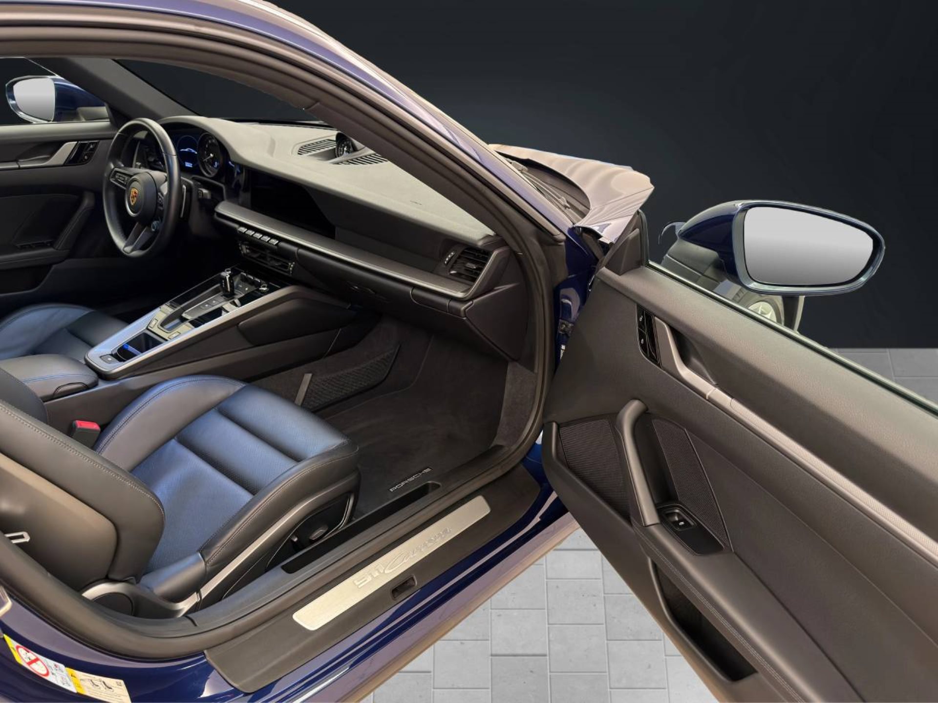 PORSCHE 911 Carrera-image-13