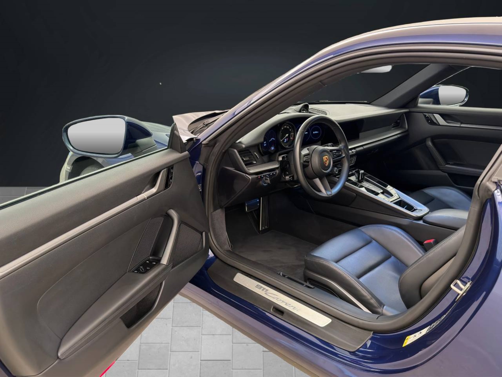 PORSCHE 911 Carrera-image-3