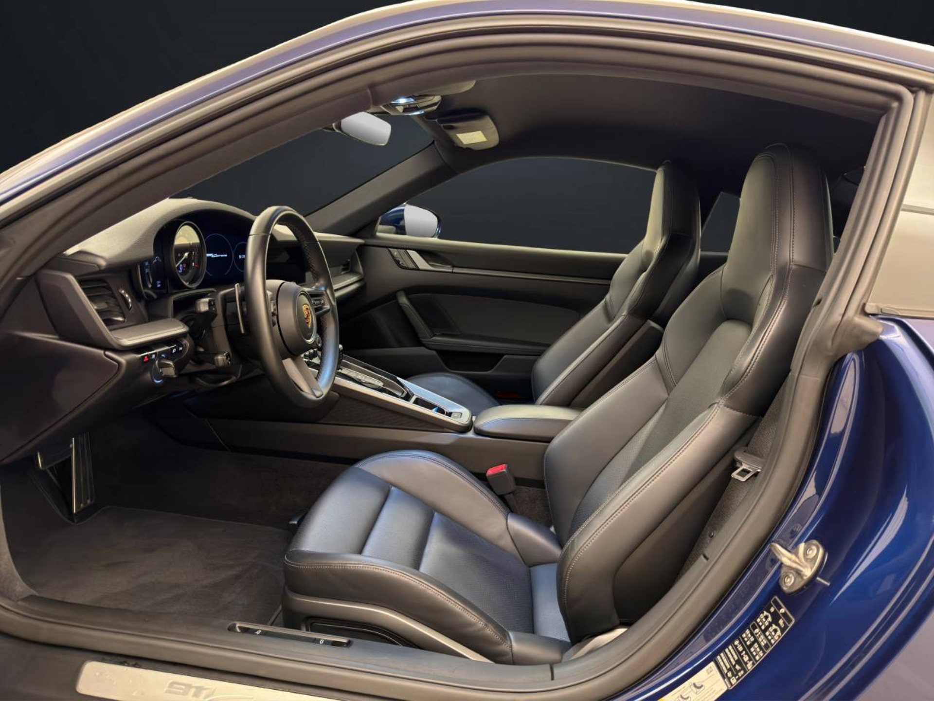 PORSCHE 911 Carrera-image-4