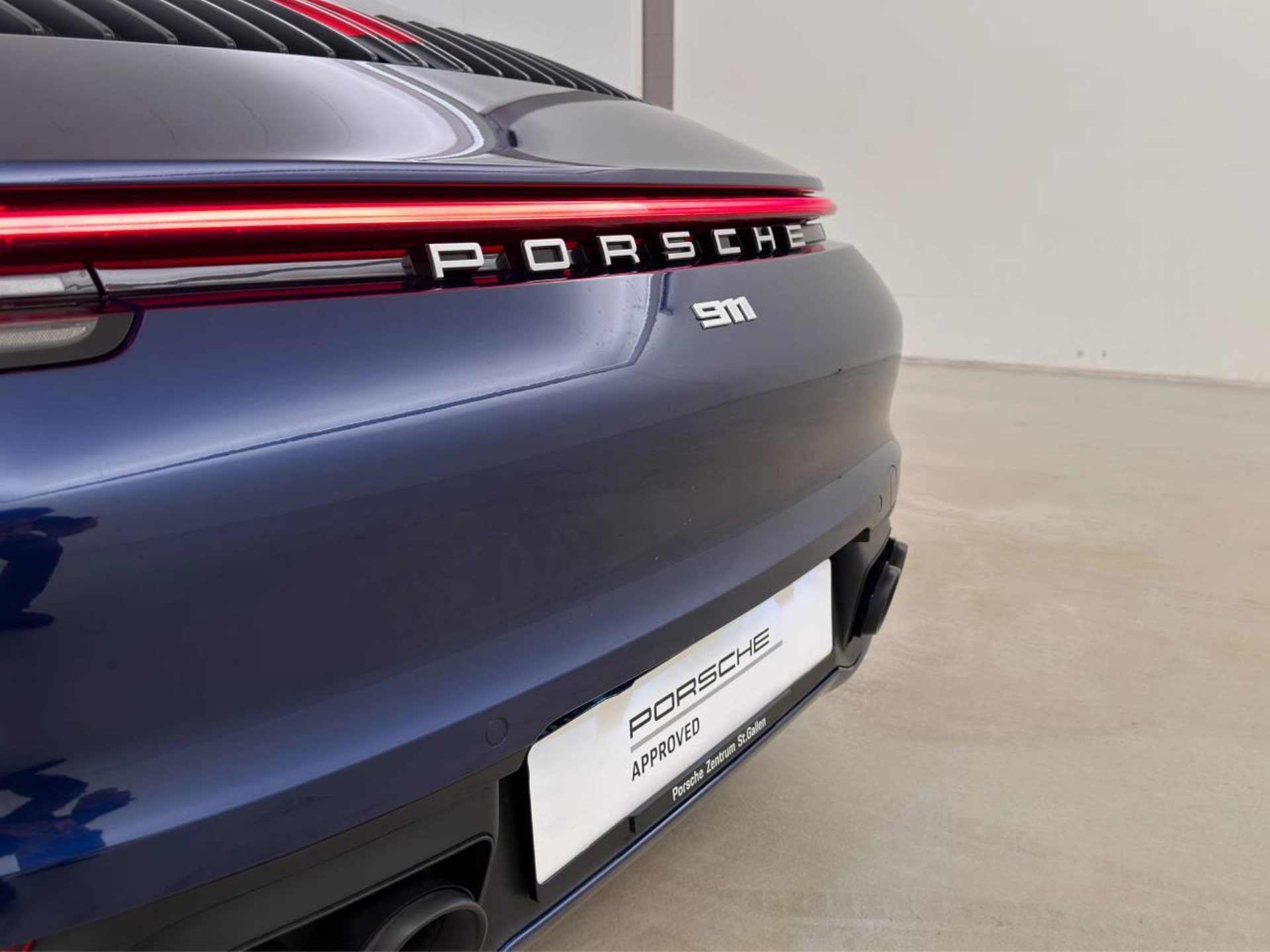 PORSCHE 911 Carrera-image-11
