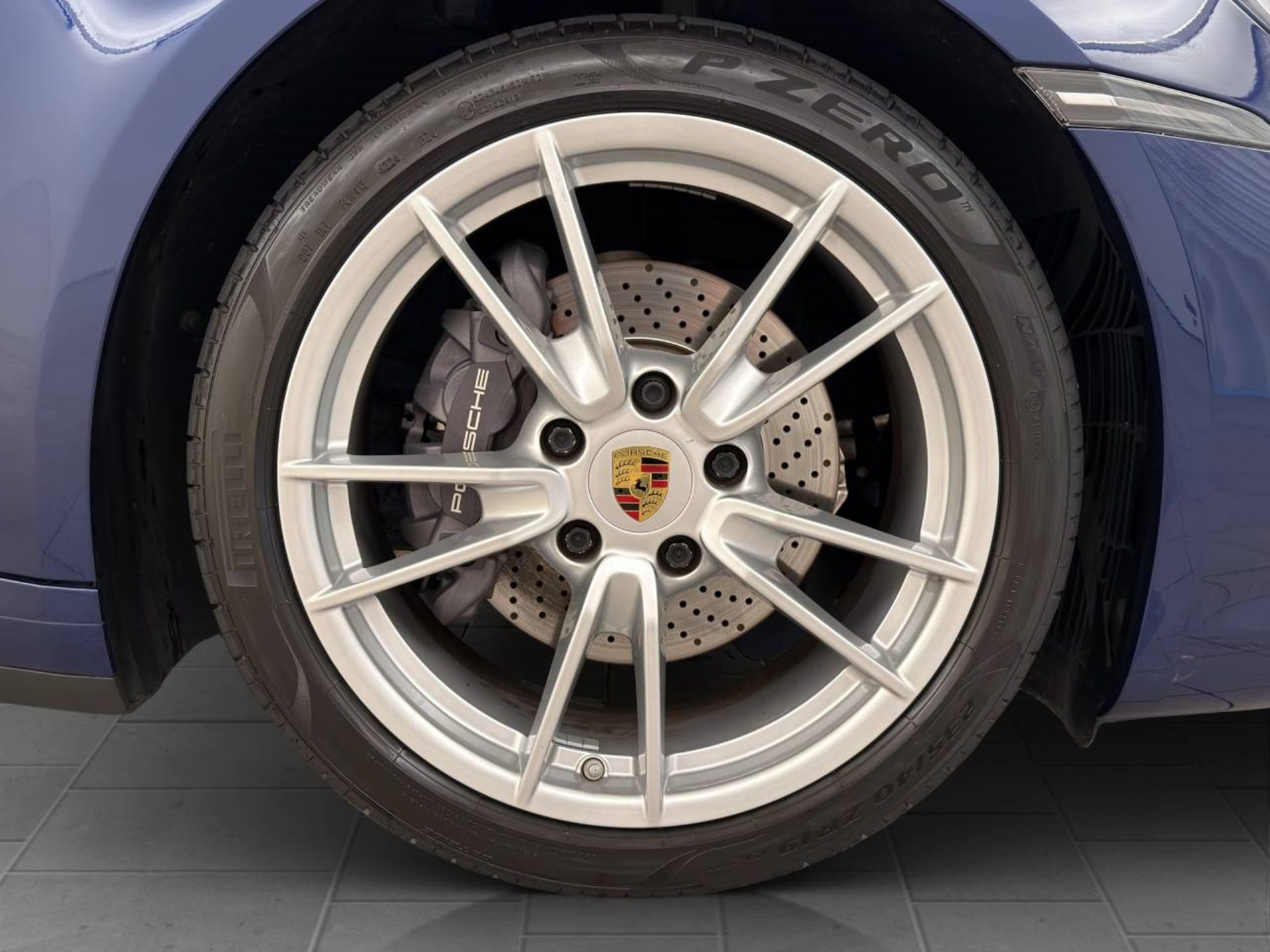 PORSCHE 911 Carrera-image-9